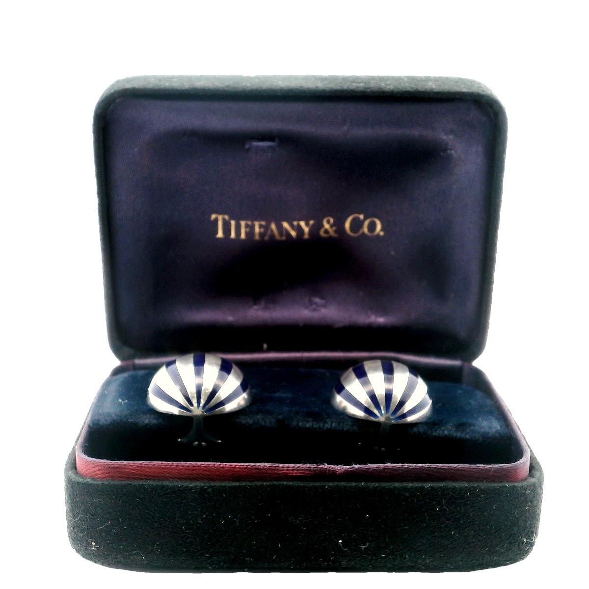 Moderno Tiffany & Co. Rari orecchini a clip a cupola con smalto blu, in argento sterling con scatola in vendita