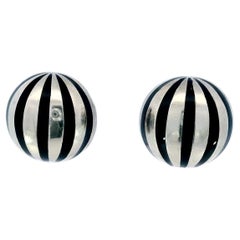 Tiffany & Co. Pendientes de clip con cúpula de esmalte azul, raros, de plata de ley con caja