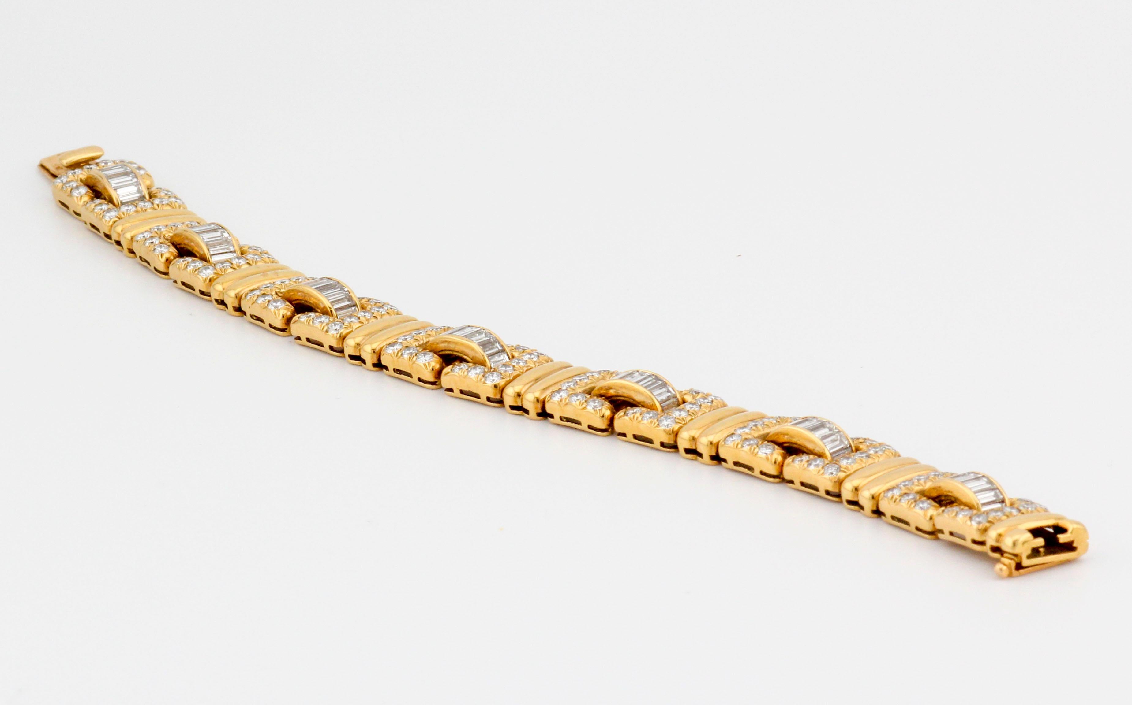 Tiffany & Co. Seltenes französisches 18 Karat Gelbgold Baguette-Diamantarmband mit rundem Baguette-Diamant Damen im Angebot