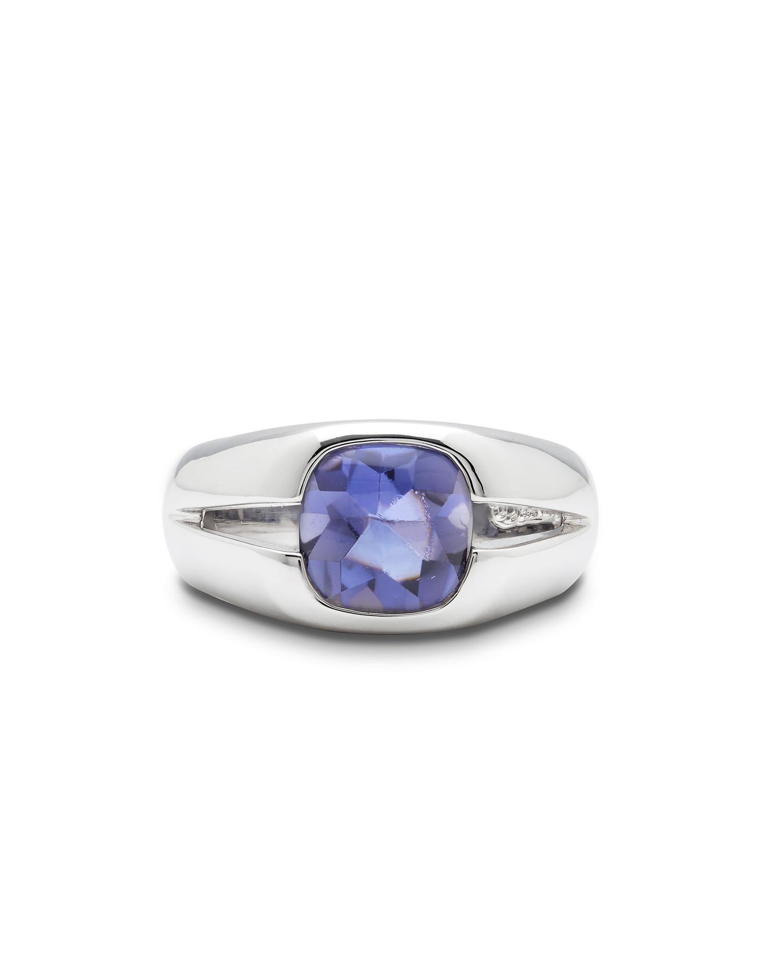 Iconic Tiffany & Co Rare Iolite ring Circa 2010 onwards

Tiffany & Co fancy Cabochon Iolite set ring, mounted in 18ct White gold and perfectly set lilac Iolite.

This ring comes in very good condition with little wear.

Stamped Tiffany & Co