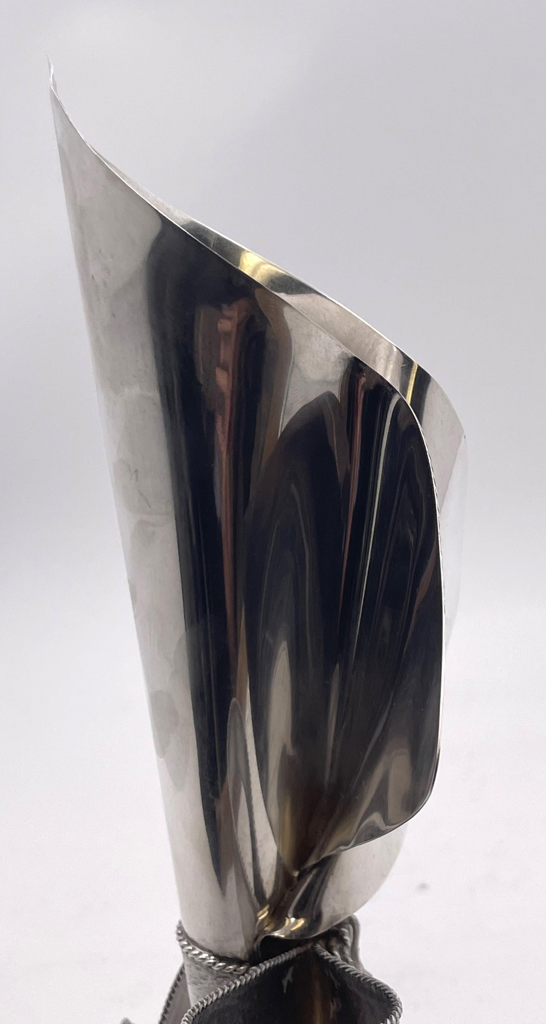 Tiffany & Co. Rare Sterling Silver Ribbon Bow Large Vase by Victor Carranza For Sale 1