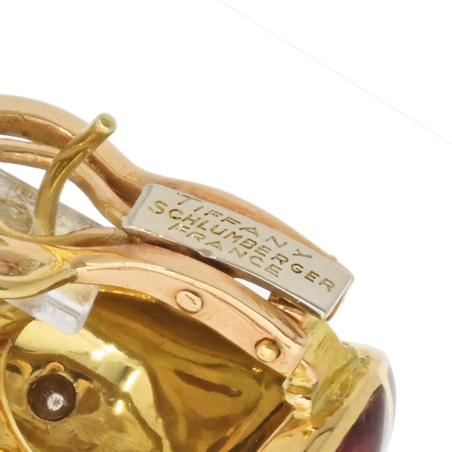 Tiffany & Co. Boucles d'oreilles en or jaune 18 carats avec émail rouge et diamant Banane Clips en vente 1