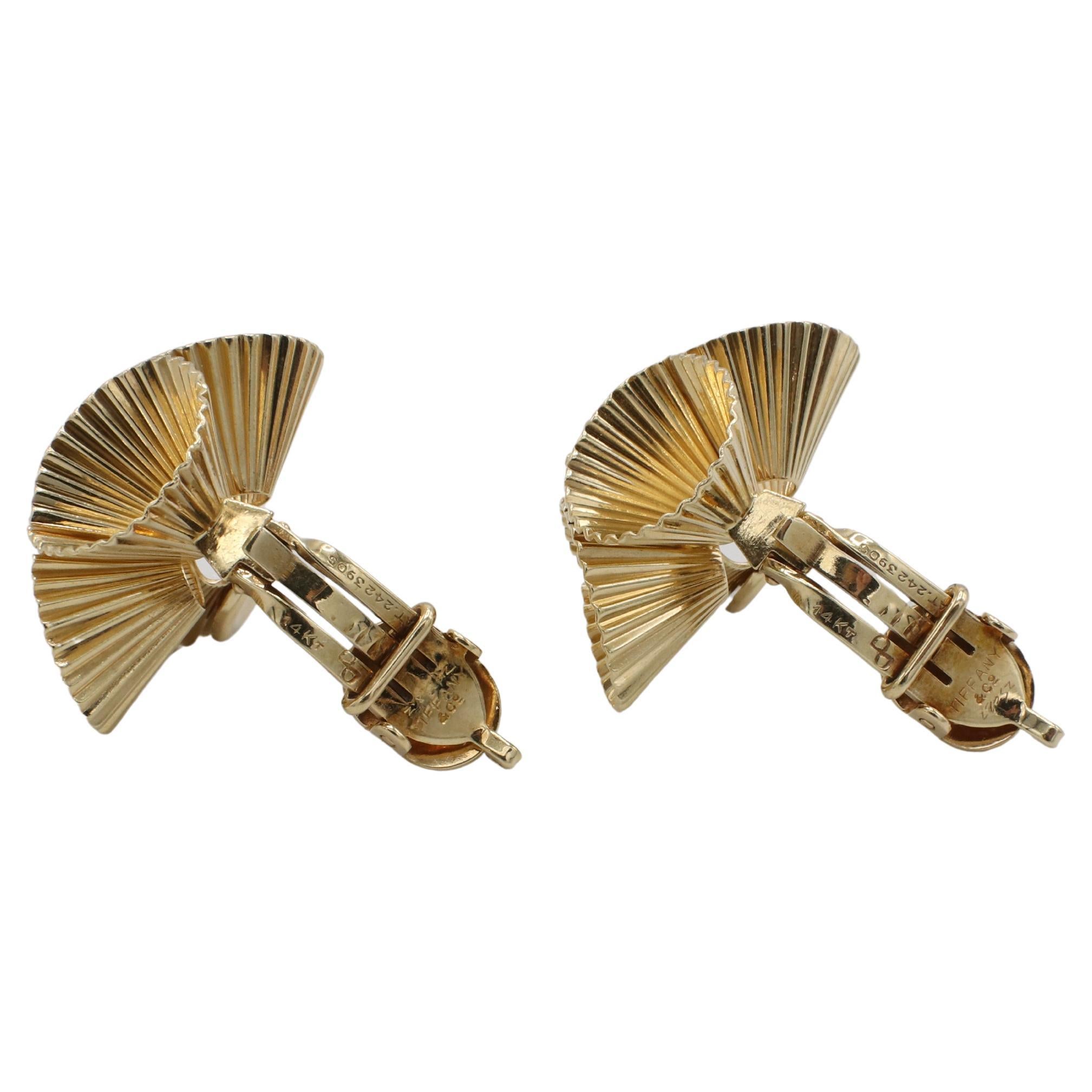 Tiffany & Co. Retro 14 Karat Yellow Gold Flower Clip On Earrings In Excellent Condition For Sale In  Baltimore, MD