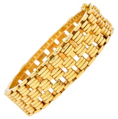 Tiffany & Co. Retro 14 Karat Yellow Gold Link Bangle Bracelet, circa 1940s