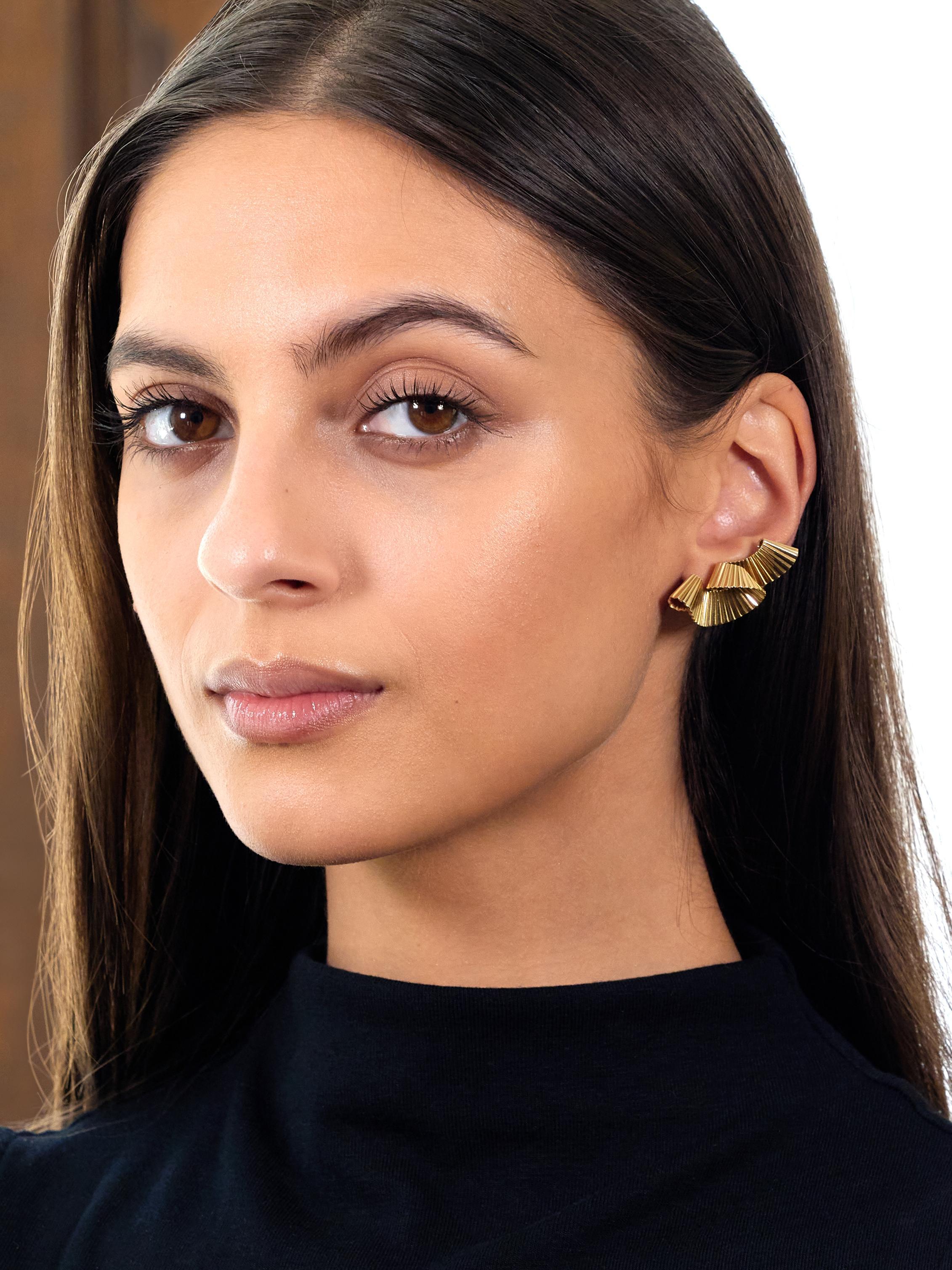 Tiffany & Co. Boucles d'oreilles rétro en or jaune 14 carats à volutes plissées en vente 5