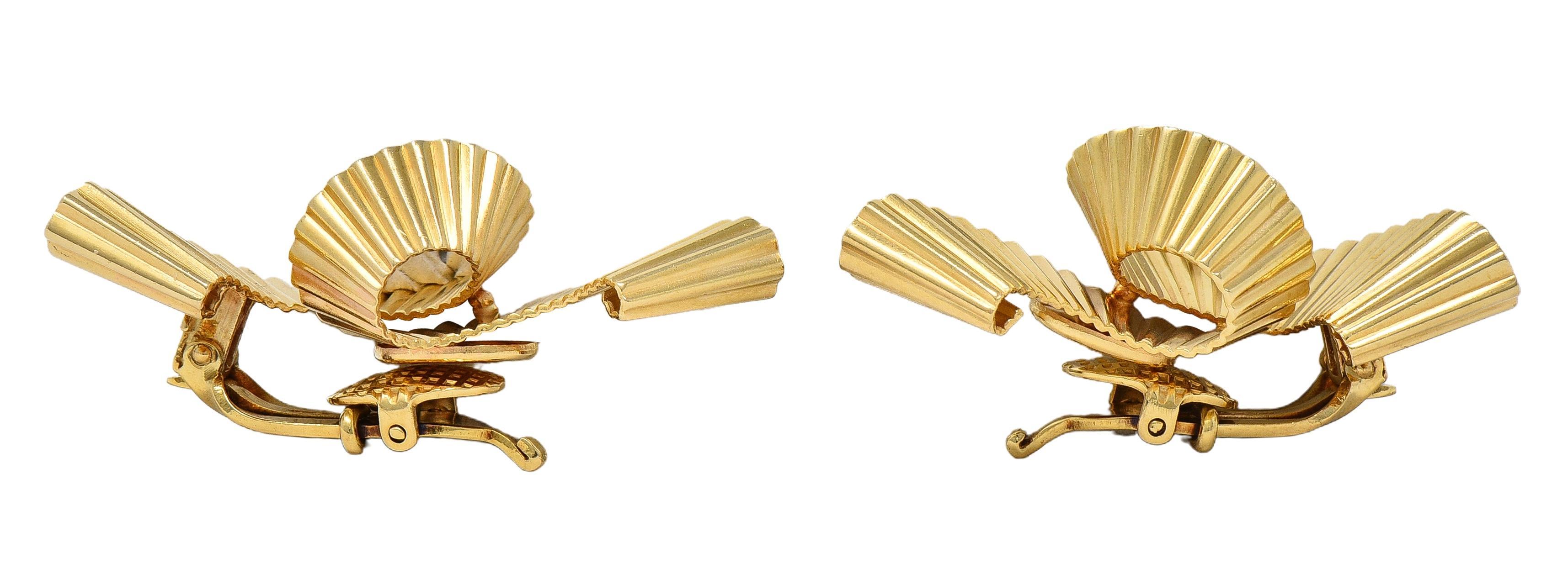 Tiffany & Co. Boucles d'oreilles rétro en or jaune 14 carats à volutes plissées Pour femmes en vente