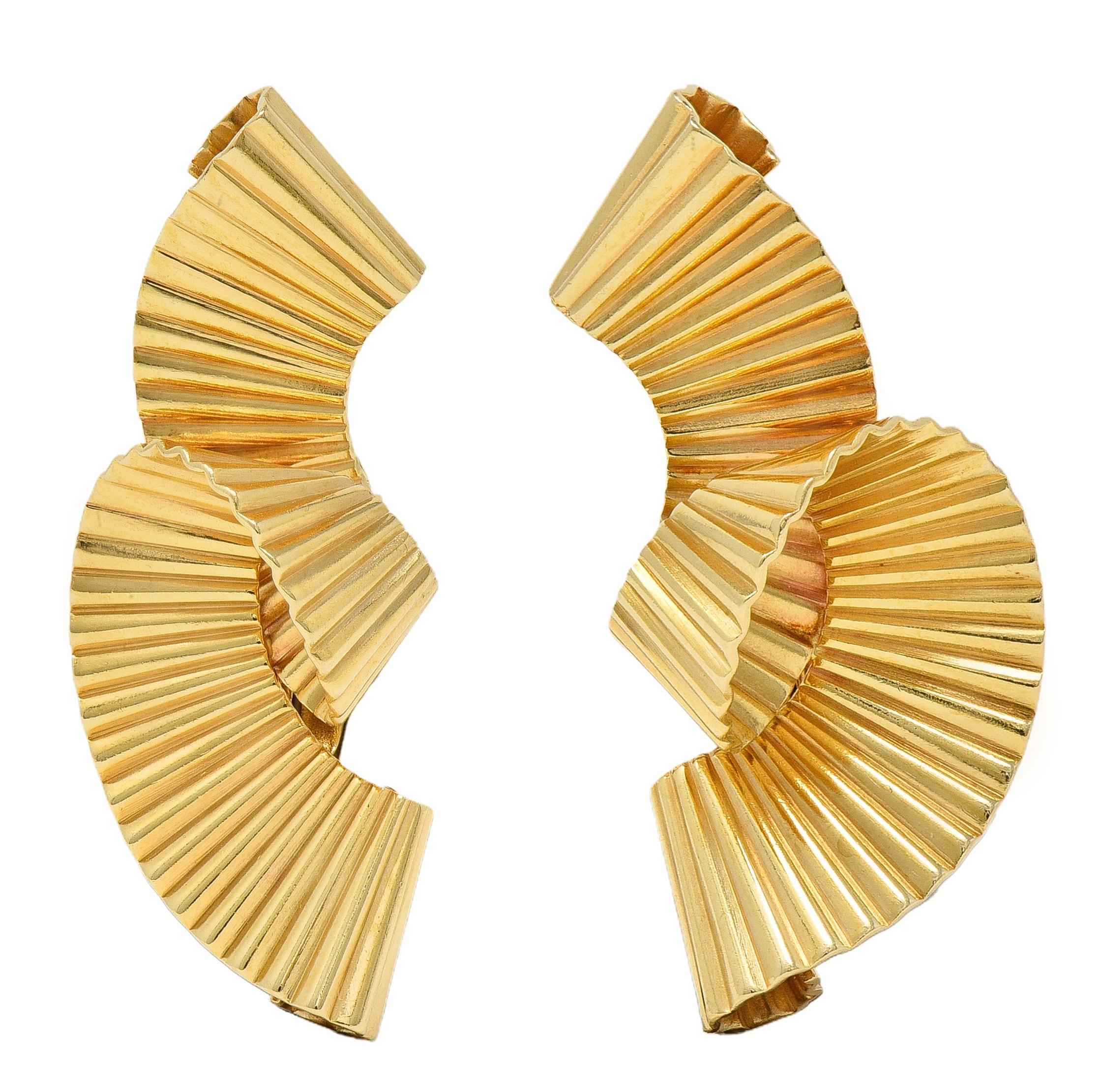 Tiffany & Co. Boucles d'oreilles rétro en or jaune 14 carats à volutes plissées en vente 1