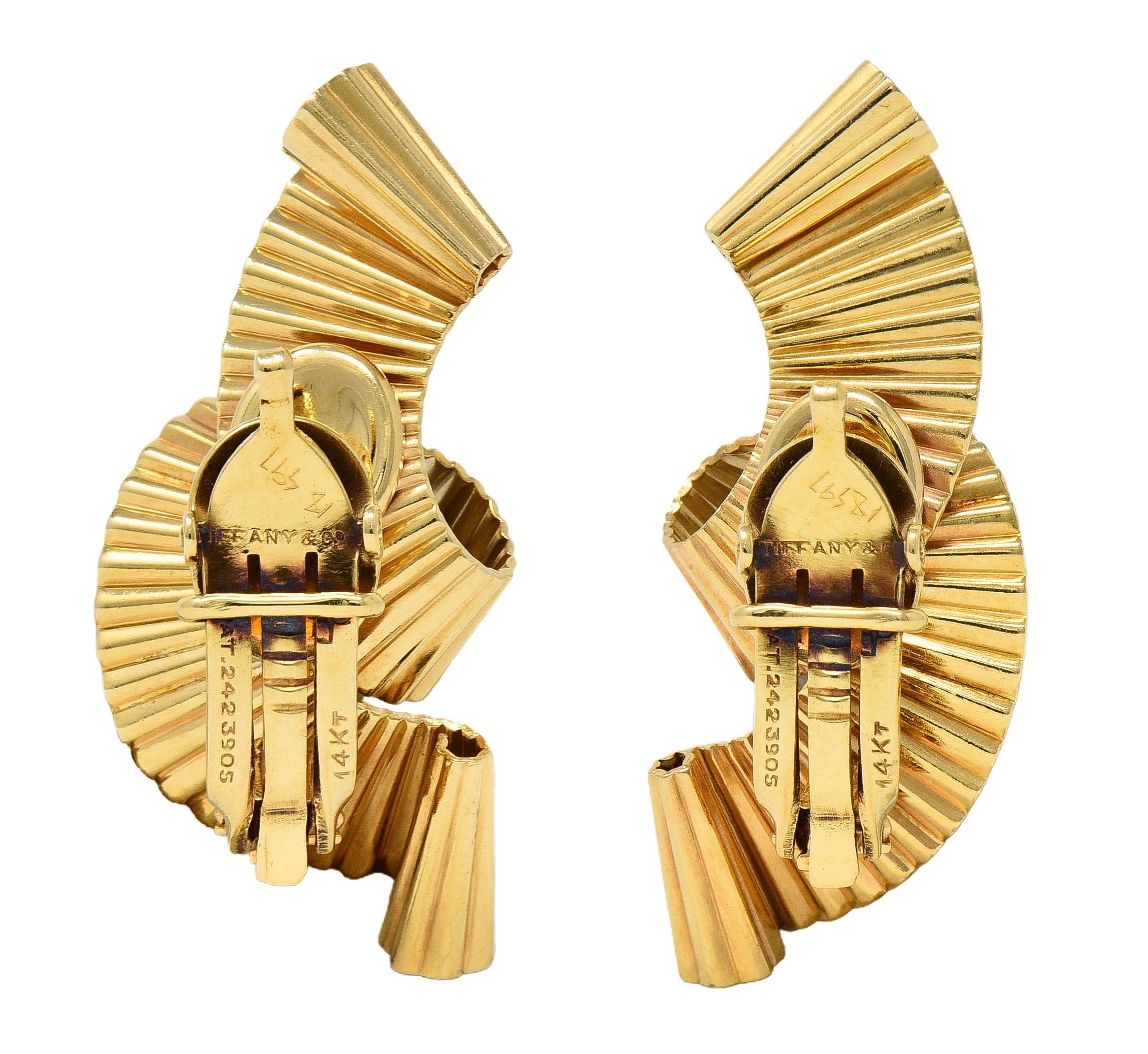 Tiffany & Co. Boucles d'oreilles rétro en or jaune 14 carats à volutes plissées en vente 3