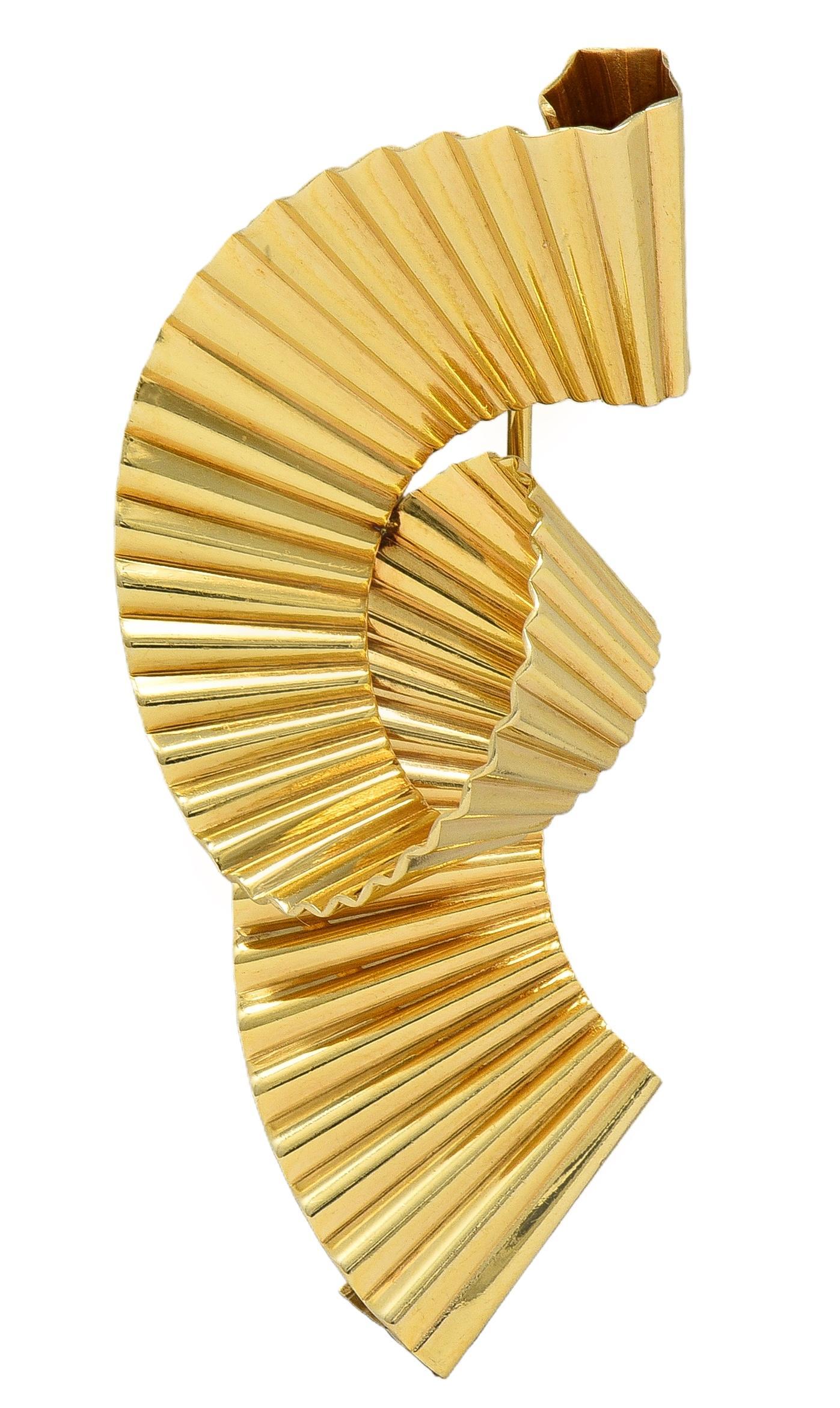 Tiffany & Co. Broche rétro en or jaune 14 carats à volutes plissées en vente 3