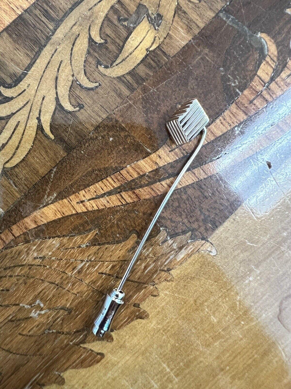 TIFFANY & CO. Retro 14k Yellow Gold Cube Stick Pin Circa 1950s In Excellent Condition For Sale In Beverly Hills, CA
