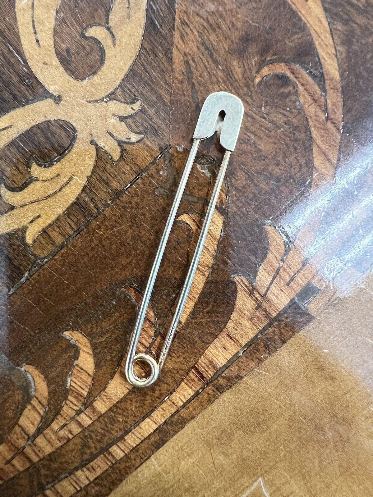 TIFFANY & CO. Retro 14k Yellow Gold Safety Pin Circa 1950s In Excellent Condition For Sale In Beverly Hills, CA