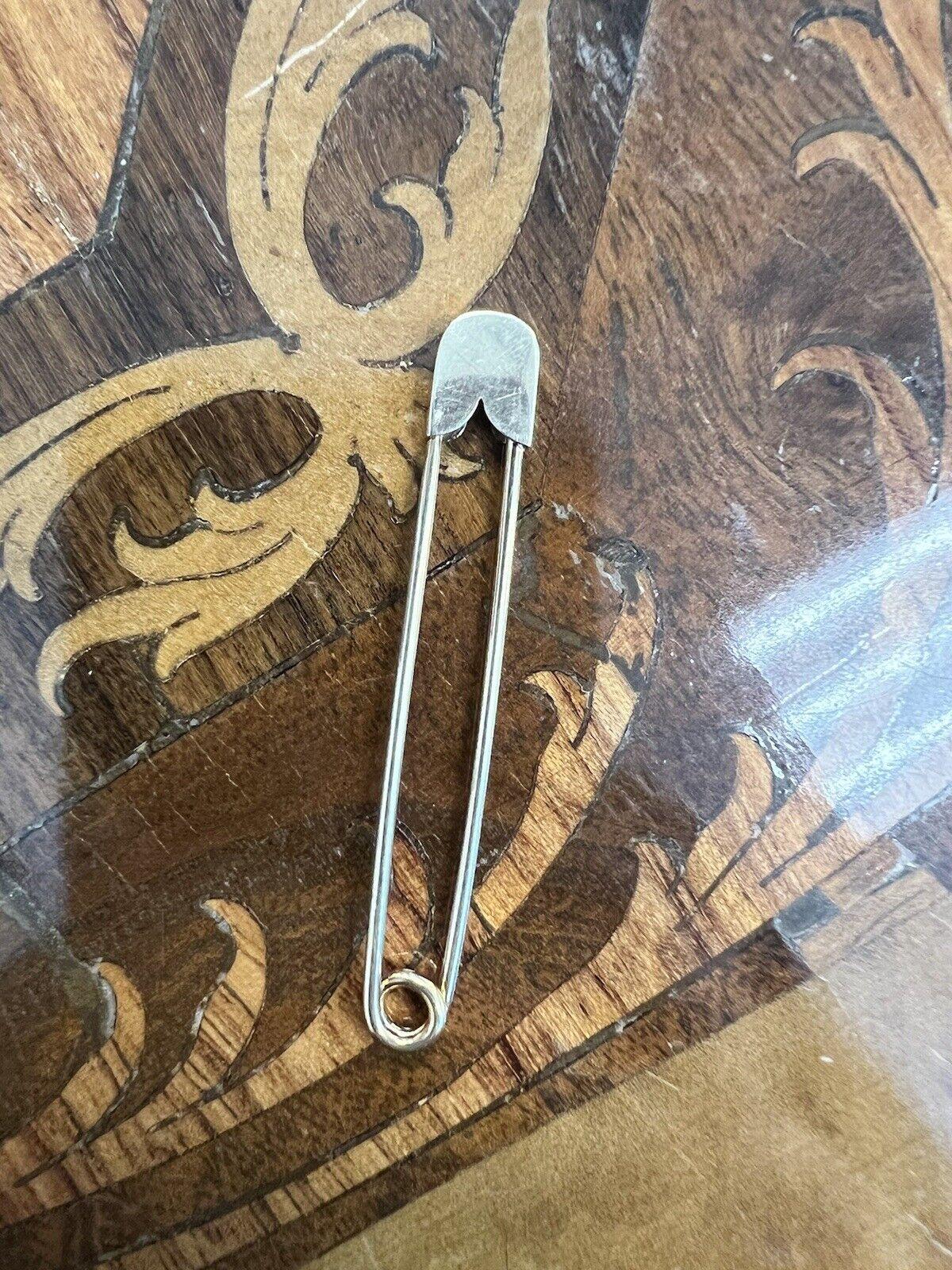 TIFFANY & CO. Retro 14k Yellow Gold Safety Pin Circa 1950s In Excellent Condition For Sale In Beverly Hills, CA