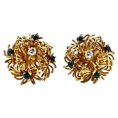 Tiffany & Co. Boucles d'oreilles rétro en or 18 carats, avec diamants et saphirs