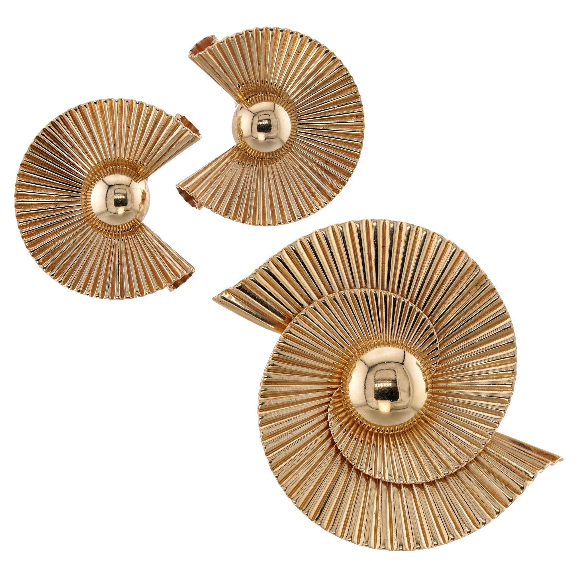 TIFFANY 
CO. Retro 18k Yellow Gold Flared Swirl Earrings 
Brooch Set For Sale