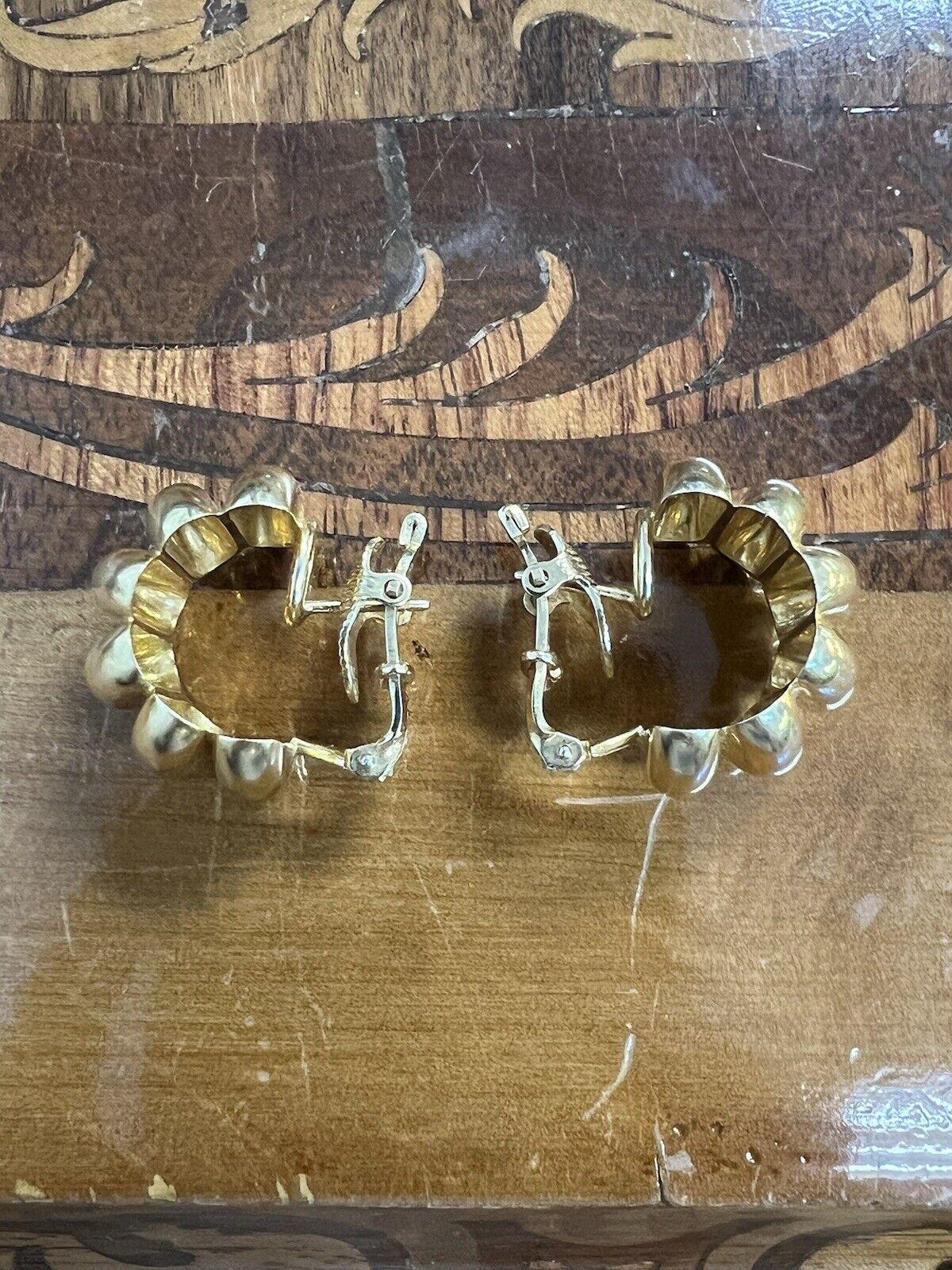 TIFFANY & CO. Retro 18k Yellow Gold Shrimp Style Earrings 1950s In Excellent Condition For Sale In Beverly Hills, CA
