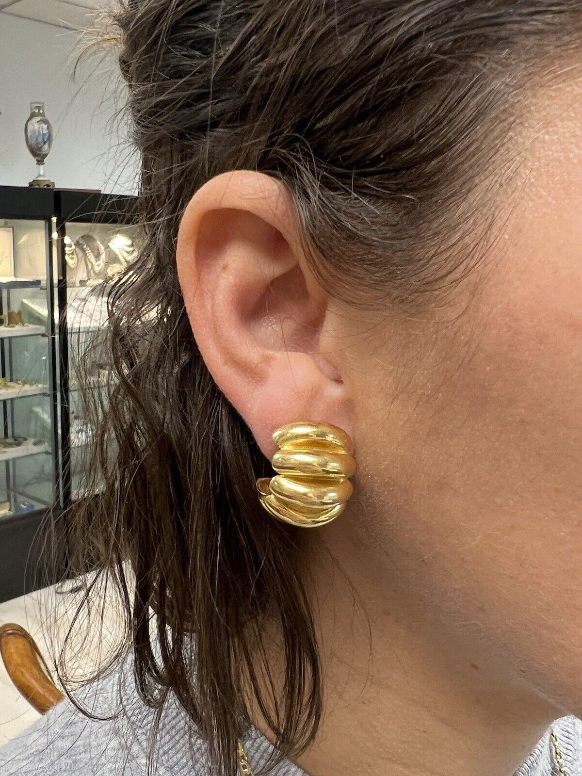 TIFFANY & CO. Retro 18k Yellow Gold Shrimp Style Earrings 1950s For Sale 3