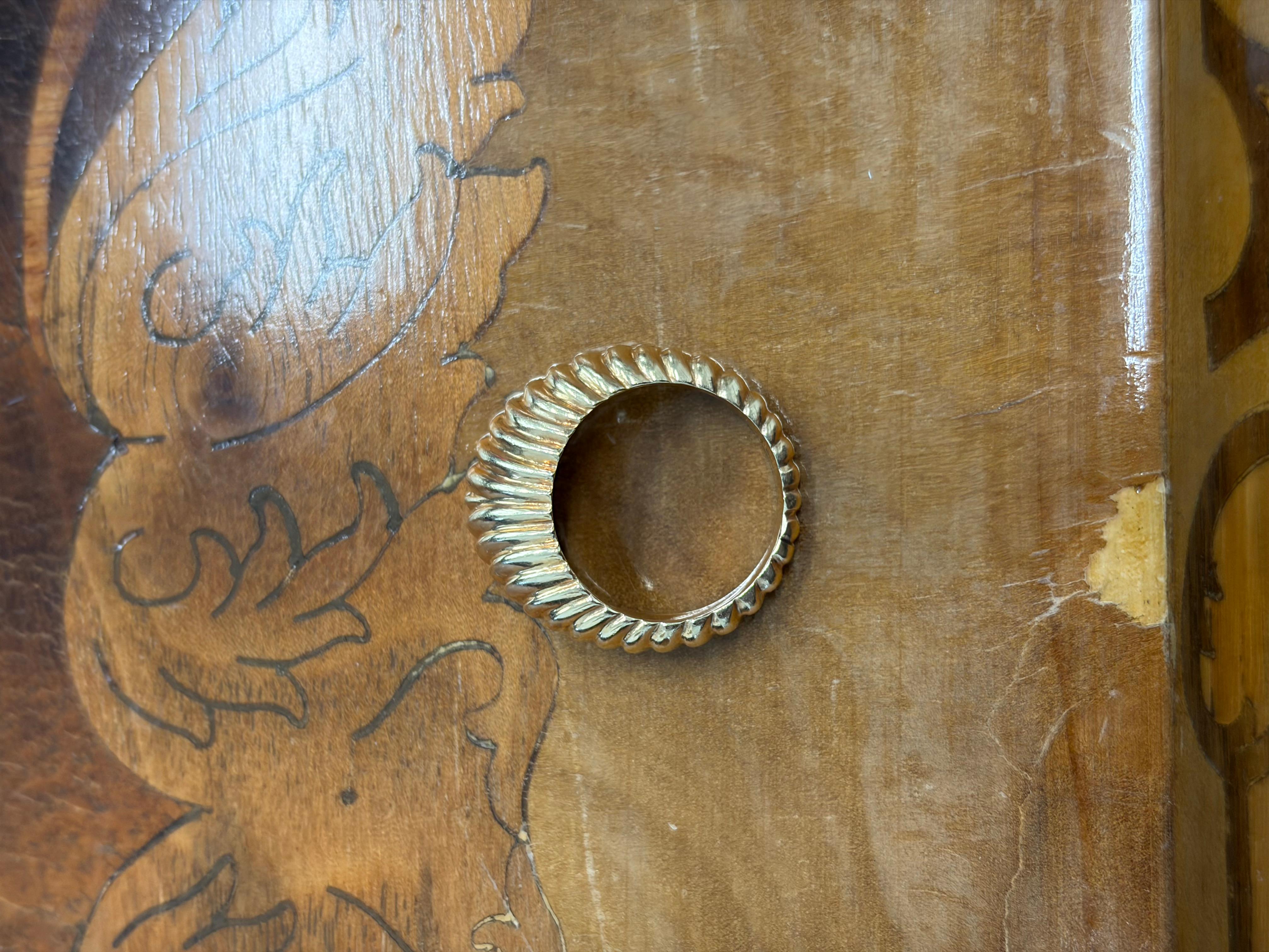 TIFFANY & CO. Anillo festoneado retro de oro amarillo de 14k de los años 50 en venta 6