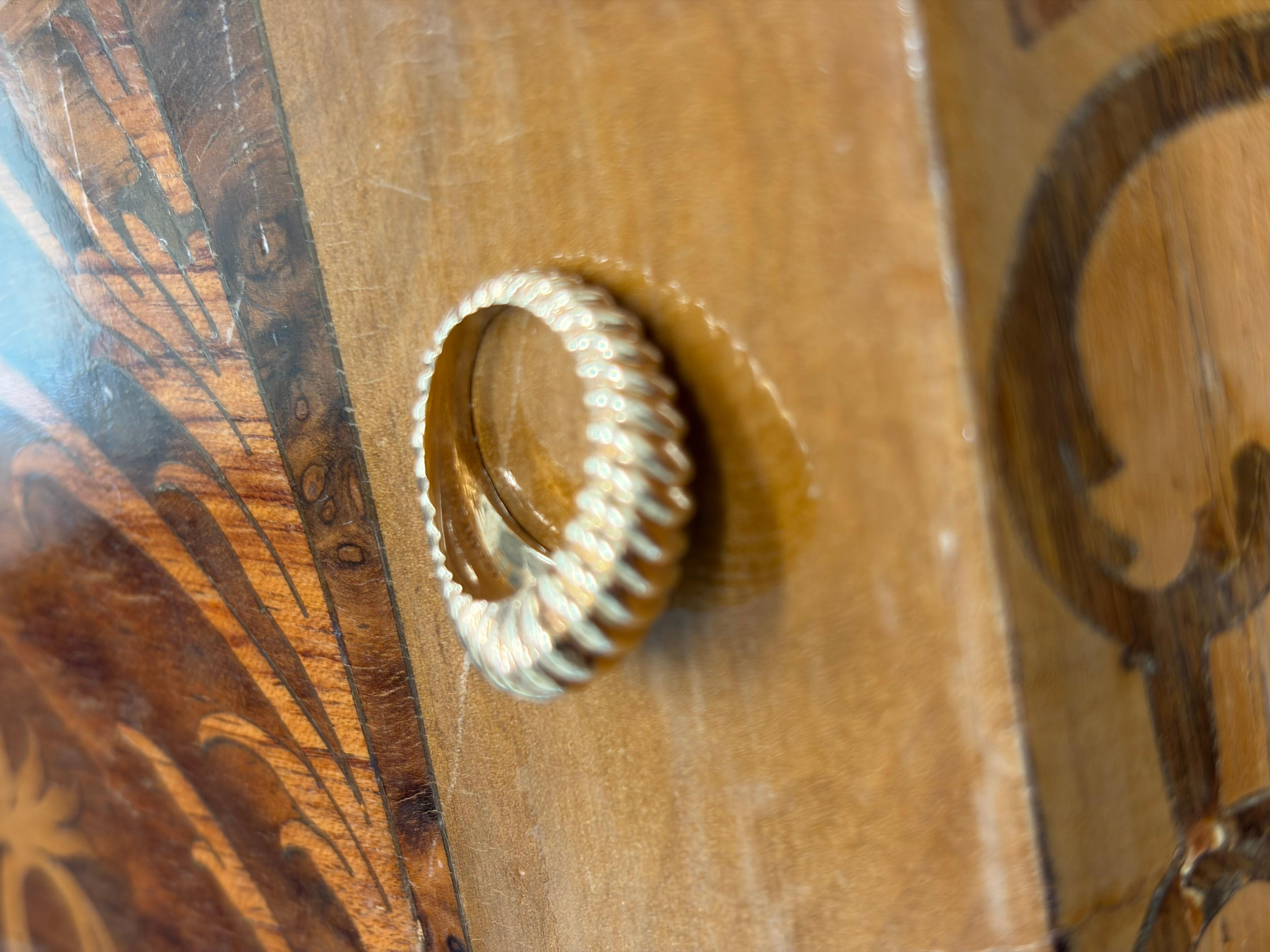 TIFFANY & CO. Anillo festoneado retro de oro amarillo de 14k de los años 50 en Excelente estado para la venta en Beverly Hills, CA