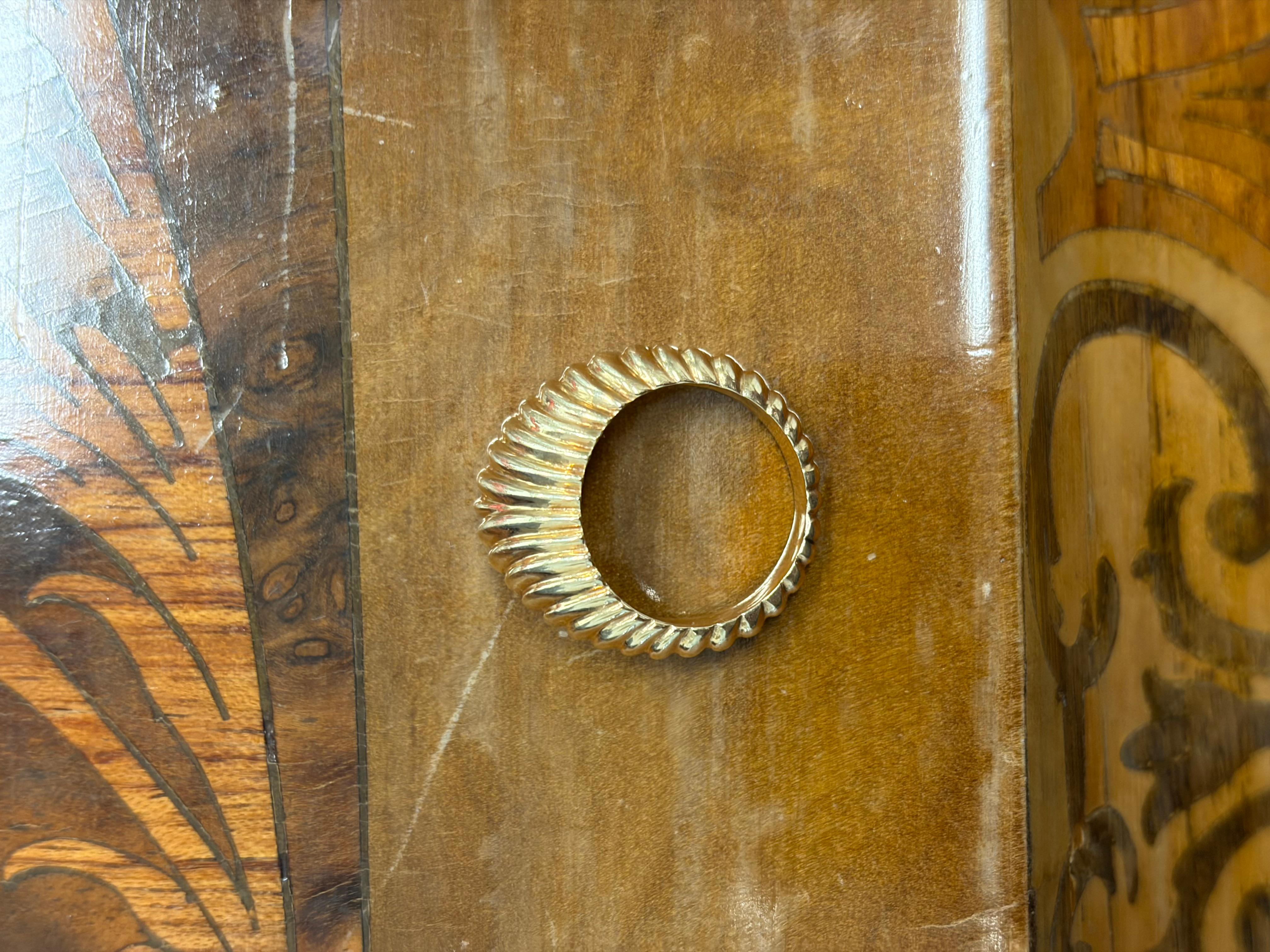 TIFFANY & CO. Anillo festoneado retro de oro amarillo de 14k de los años 50 en venta 3