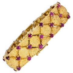 Tiffany & Co. Retro 3.60 Carat Ruby 18 Karat Gold Bracelet