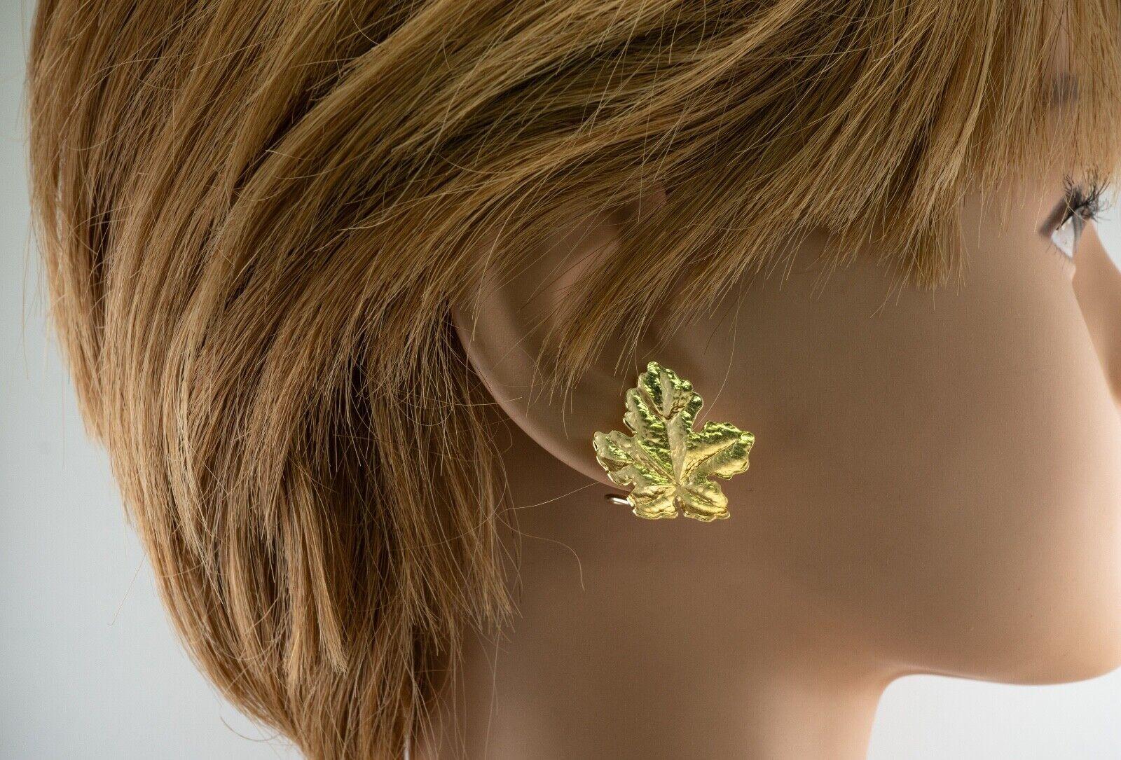 Tiffany & Co Retro Leaf Earrings 18K Gold In Good Condition For Sale In East Brunswick, NJ