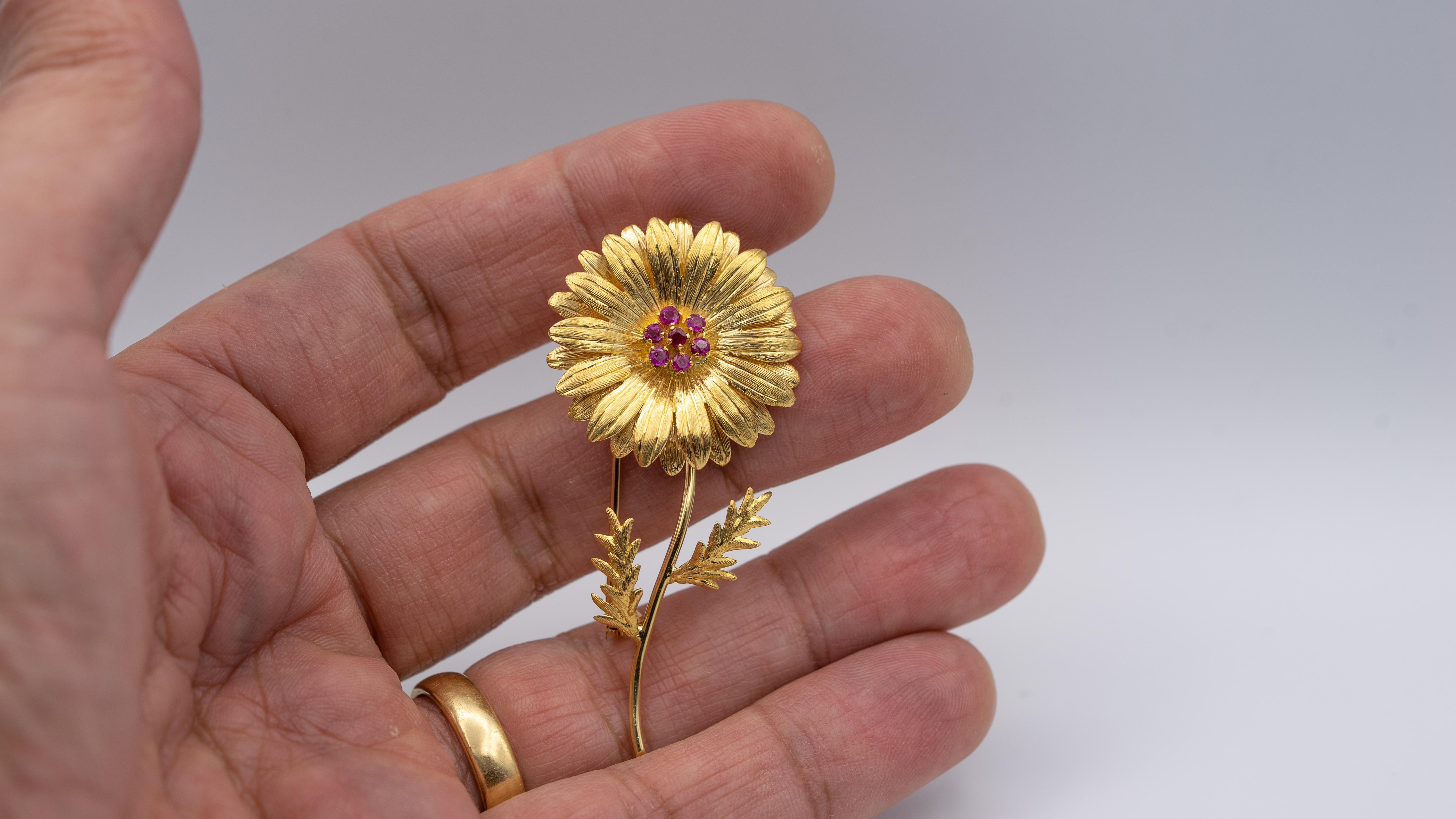 Tiffany & Co. Retro Ruby Sunflower 18 Karat Gold Brooch, circa 1970s In Excellent Condition In New York, NY