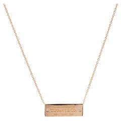 Tiffany & Co. Volver a Collar colgante con barra de diamantes Tiffany en oro amarillo de 18 quilates