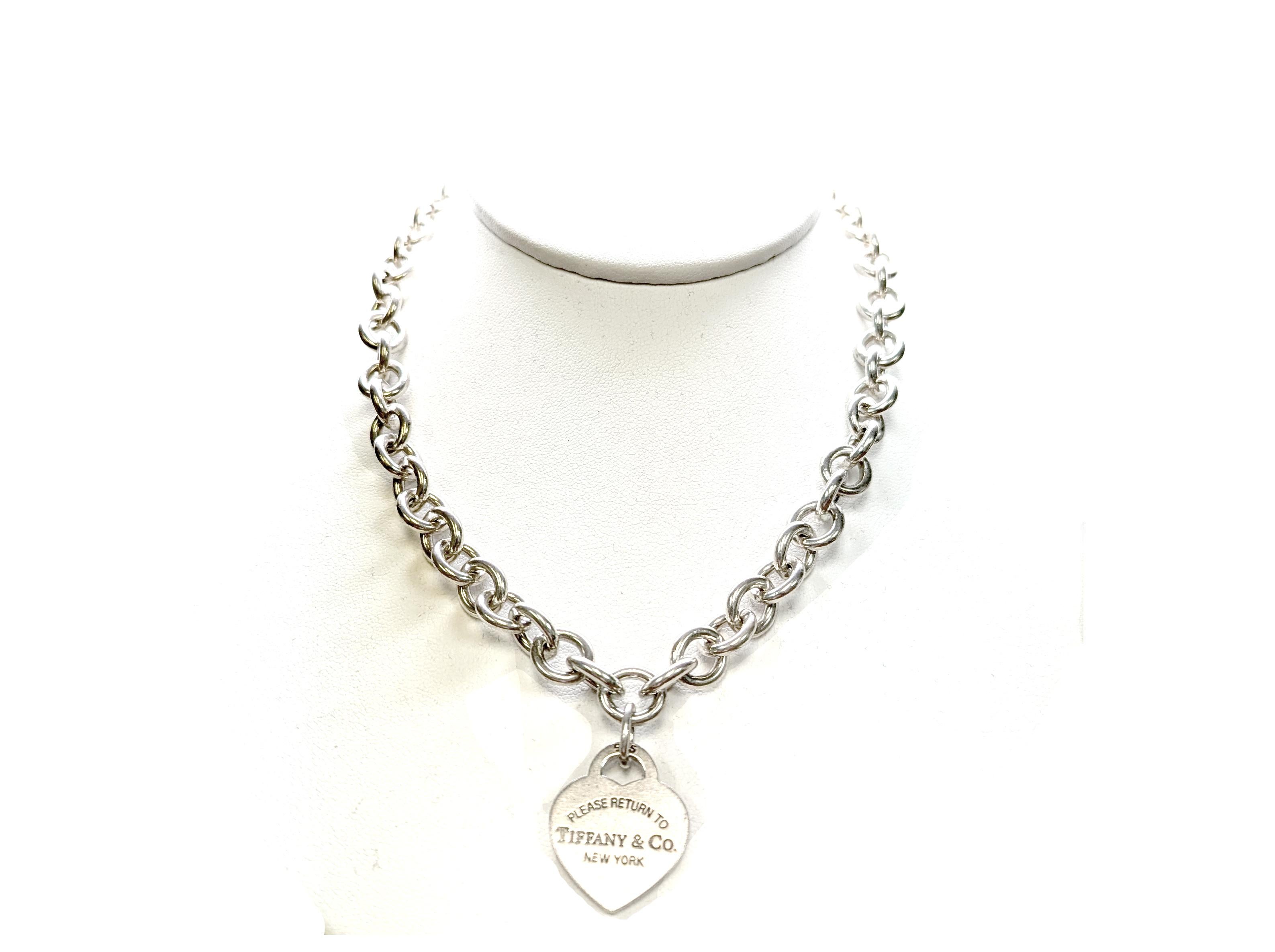 Tiffany & Co. Return to Ciondolo Tiffany Cuore Collana Argento 925 16 Pollici



100% autentica Tiffany & Co. Ritorna a Collana con cuore Tiffany

Il prezzo di listino di Tiffany & Co. è di 1.000 dollari.

Classica chiusura a moschettone

Viene