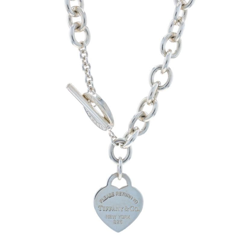 Prix de détail : 1025

Marque : Tiffany & Co.
Design :  Retourner à Collier Tiffany Heart Tag Toggle Necklace

Contenu métallique : Argent sterling

Style de chaîne : Câble
Style du collier : Chaîne
Type de fermeture : Fermoir à bascule
Thème :
