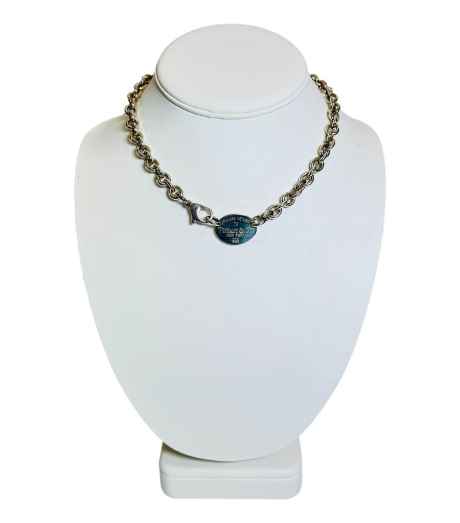 Tiffany & Co. Return To Tiffany Sterlingsilber-Halskette
Silberne Gliederkette mit ovalem Anhänger mit der Aufschrift 