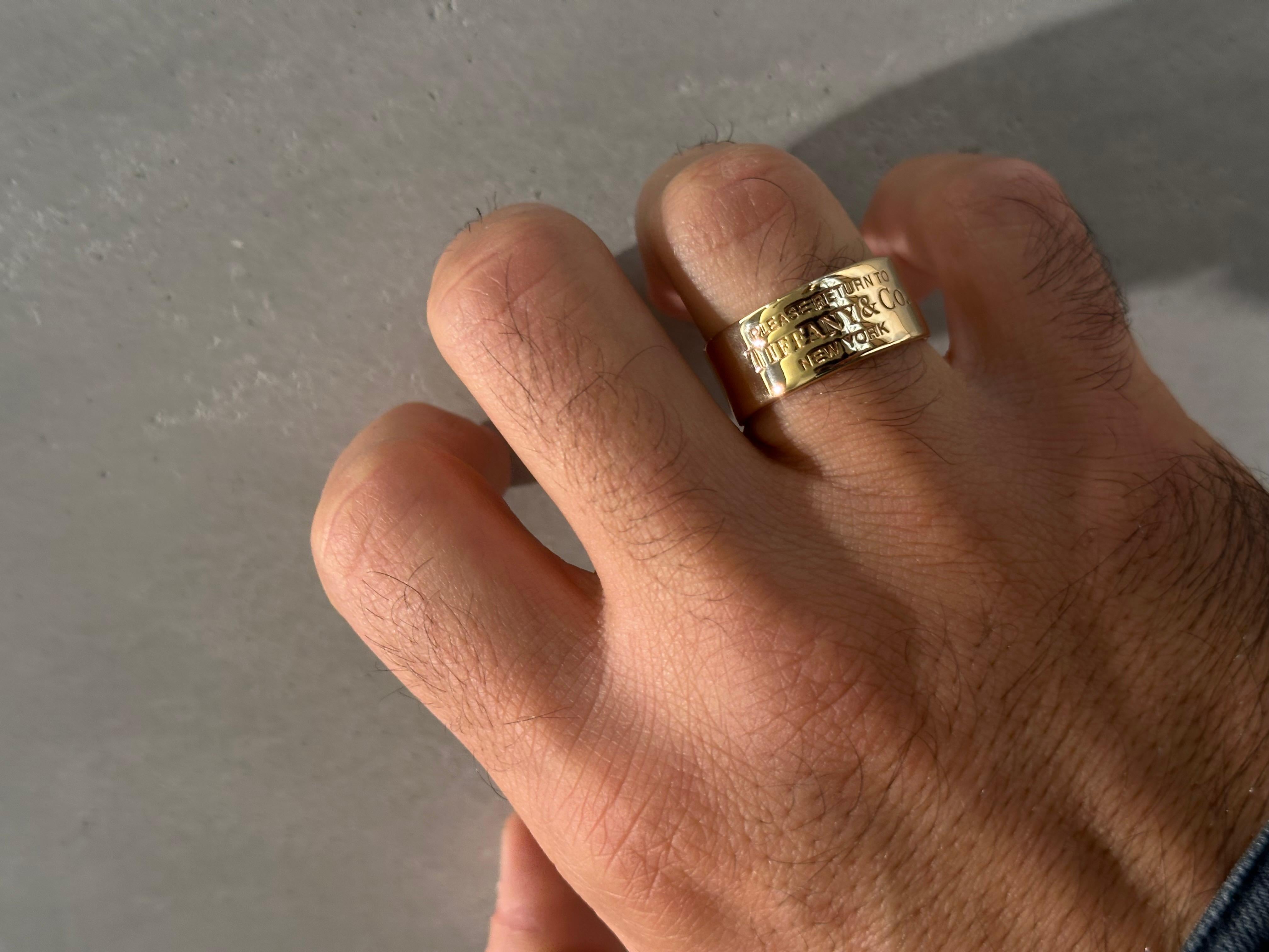 Bague à large anneau polie Return to Tiffany & Co. en or rose 18 carats Pour hommes en vente