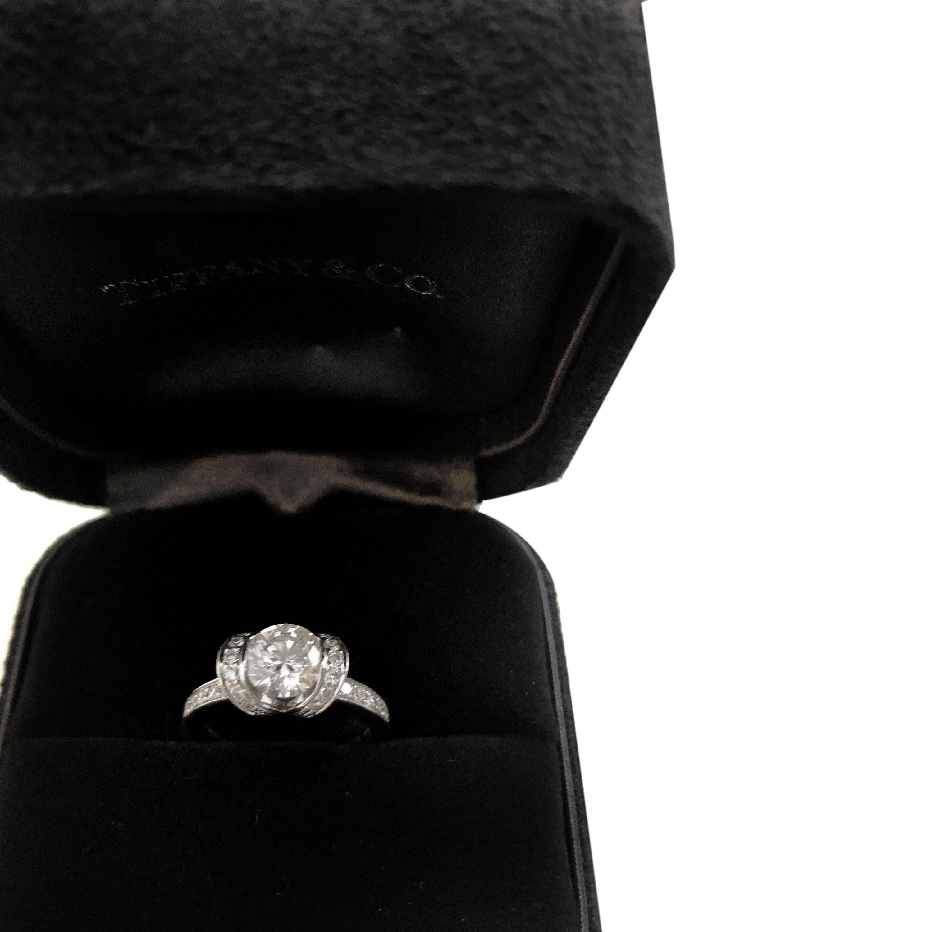 Tiffany & Co. Ribbon Diamond Engagement Ring in Platinum H VS1 1.32 Carat In Excellent Condition In New York, NY
