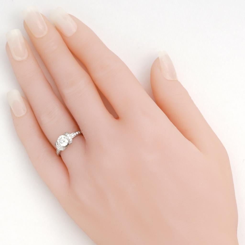 Tiffany & Co. Verlobungsring mit Schleifenband 0,82 Karat in der Mitte IVS1 (Rundschliff) im Angebot