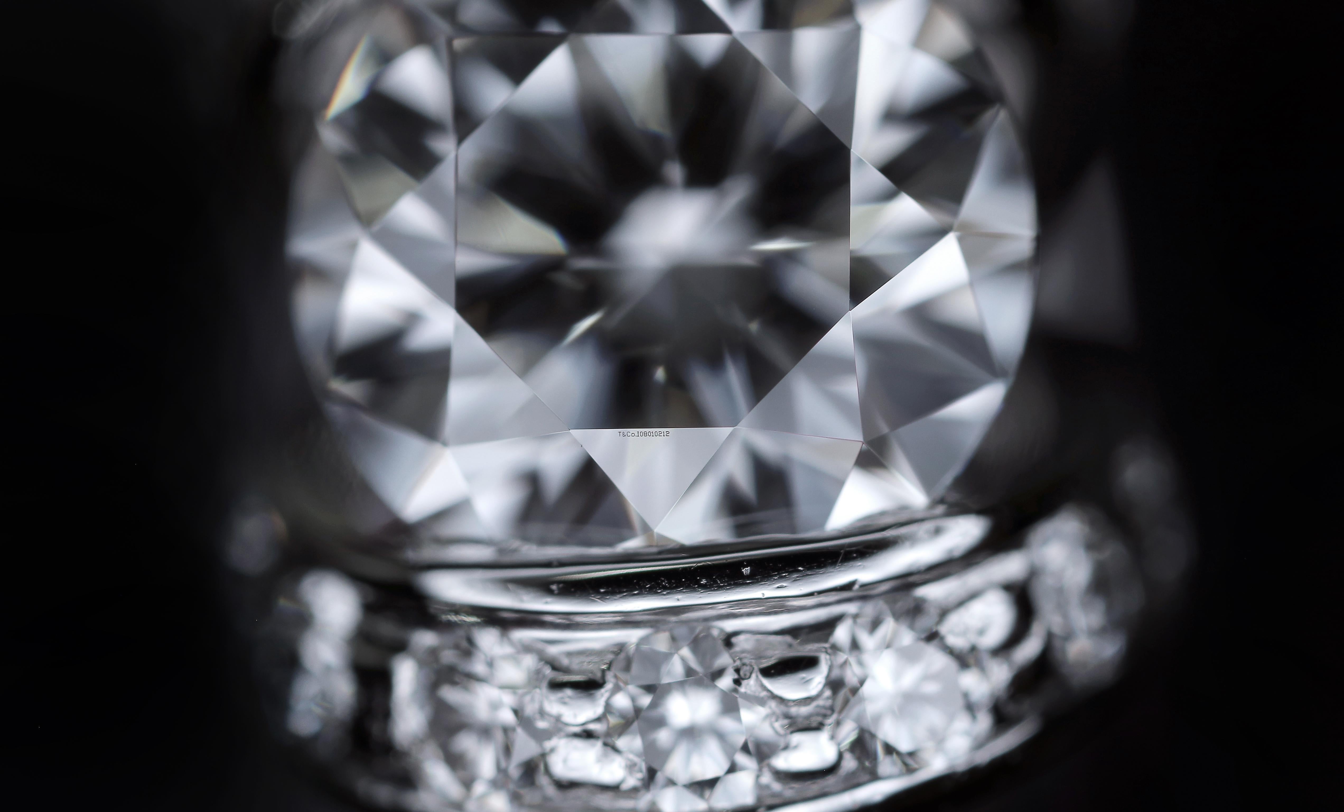 Tiffany & Co. Ribbon Platinum Diamond Engagement Ring 0.90 Ct TW Round Cut 3
