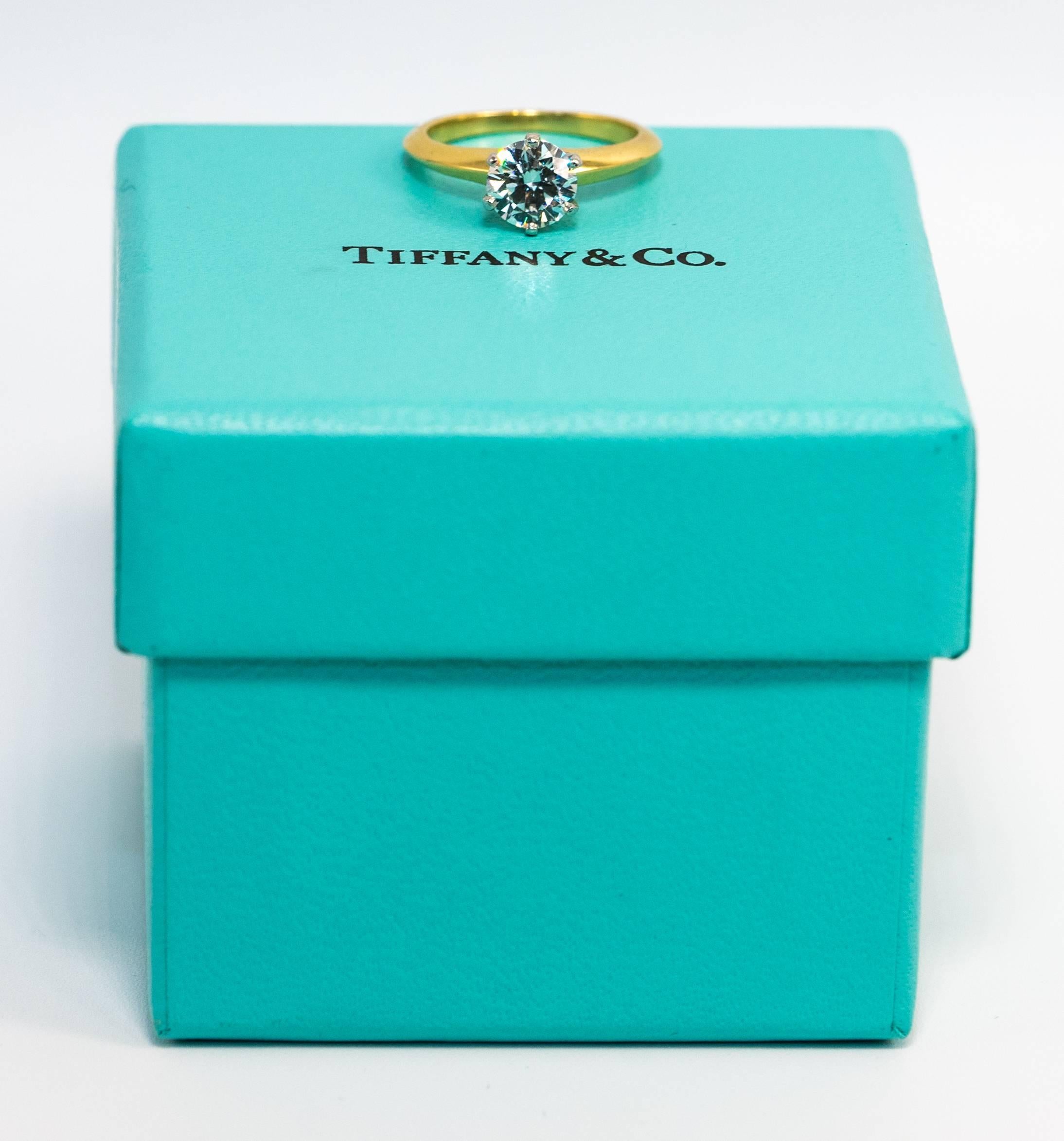 Contemporary Tiffany & Co. Ring with .92 Carat Round Brilliant Centre 18 Karat Yellow