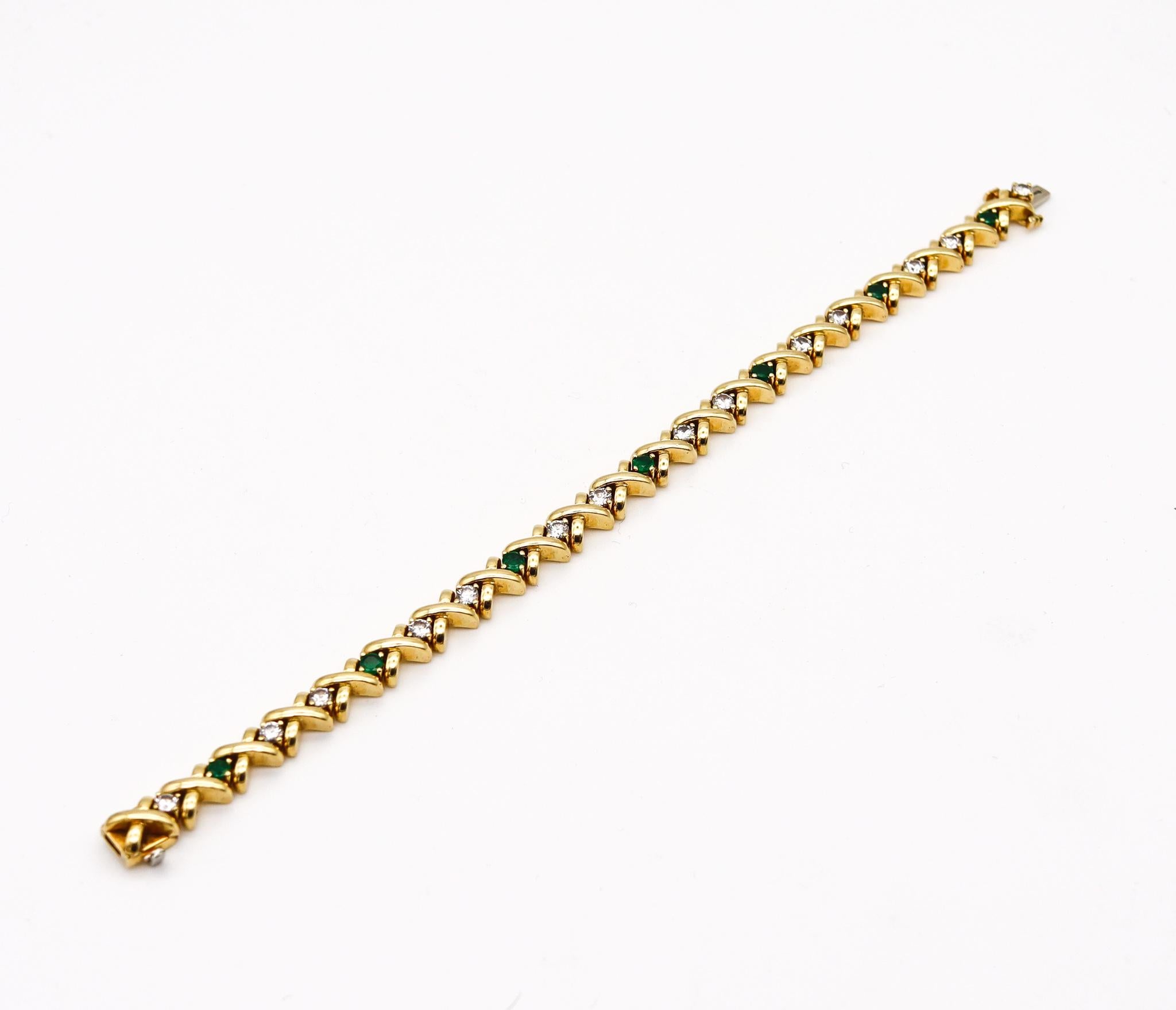 Taille brillant Tiffany & Co. Bracelet Riviera en or 18 carats avec 2,45 carats de diamants et émeraudes en vente