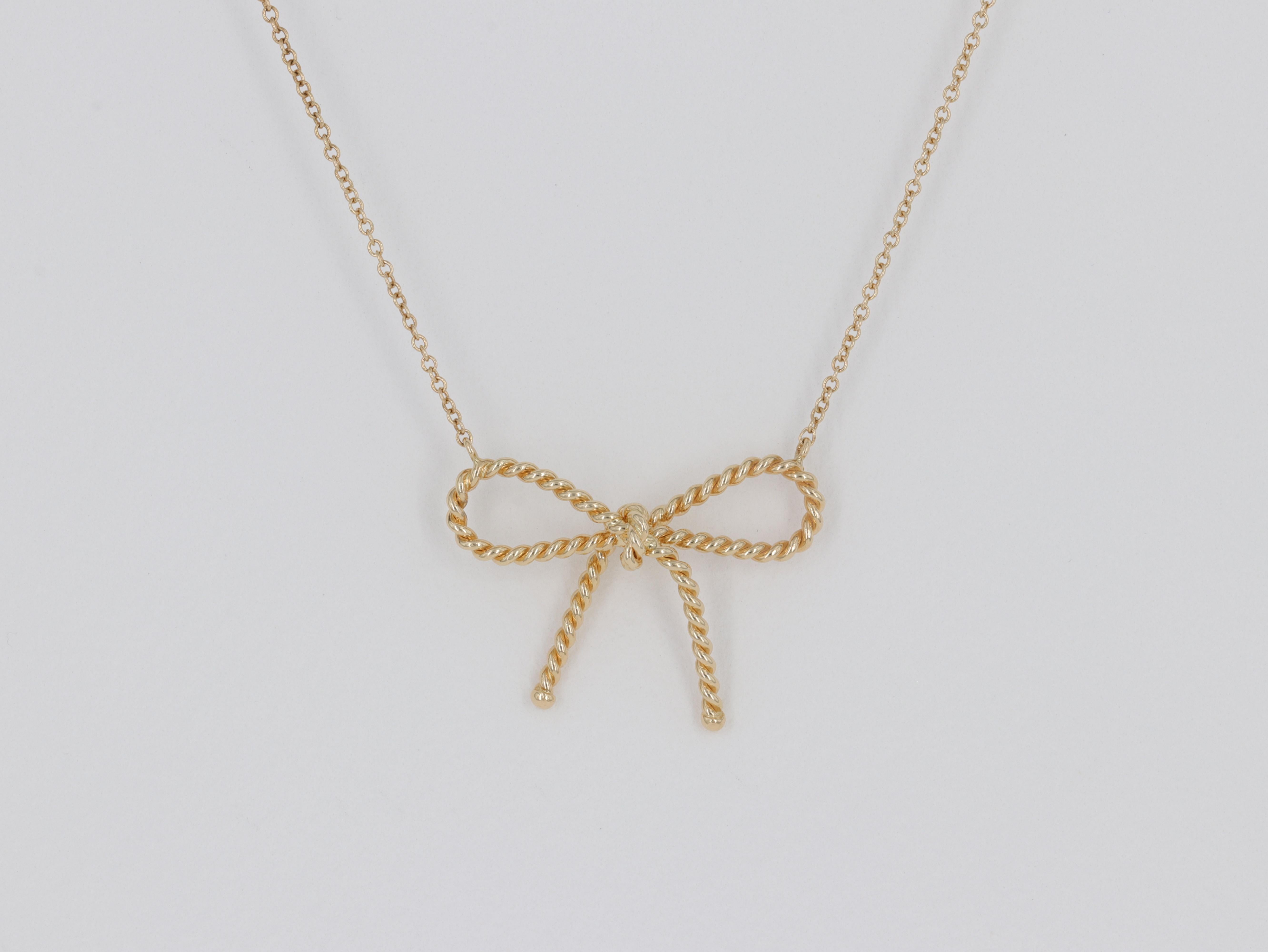 Tiffany & Co. Rope Bow Pendant Necklace in 18 Karat Yellow Gold 

The perfect size, this Tiffany & Co. rope bow necklace crafted in solid 18 karat yellow gold, is a great addition to layer with a stack of necklaces or worn alone. The twisted rope