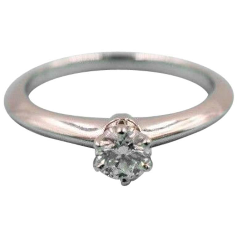Tiffany & Co. Round Brilliant 0.25ct  I VVS2 Diamond & Platinum Engagement Ring For Sale
