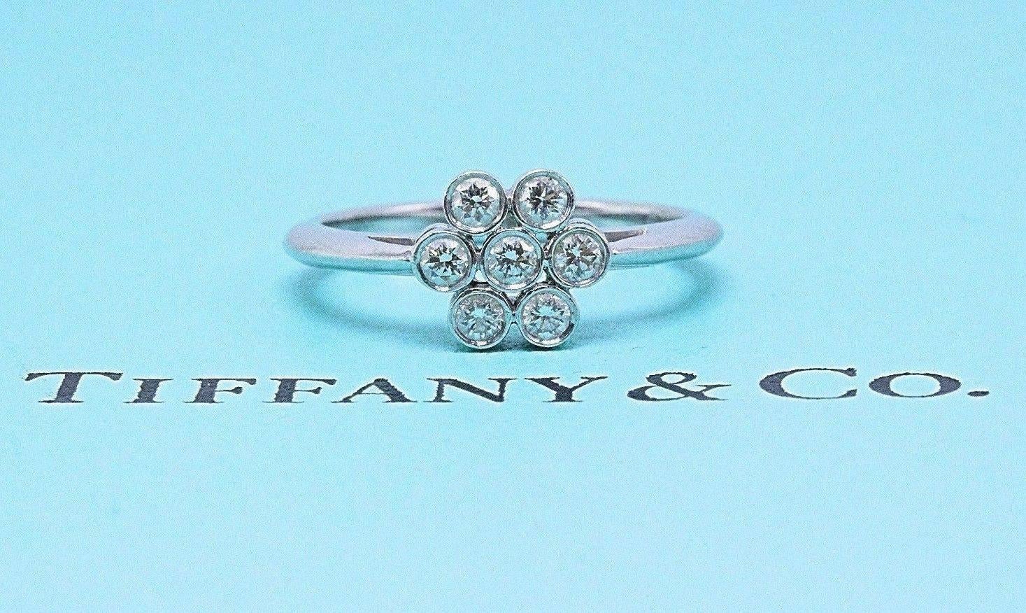 Tiffany & Co. Runder Brillant 0,30 Karat F VVS Diamant-Blumenring aus Platin (Moderne) im Angebot