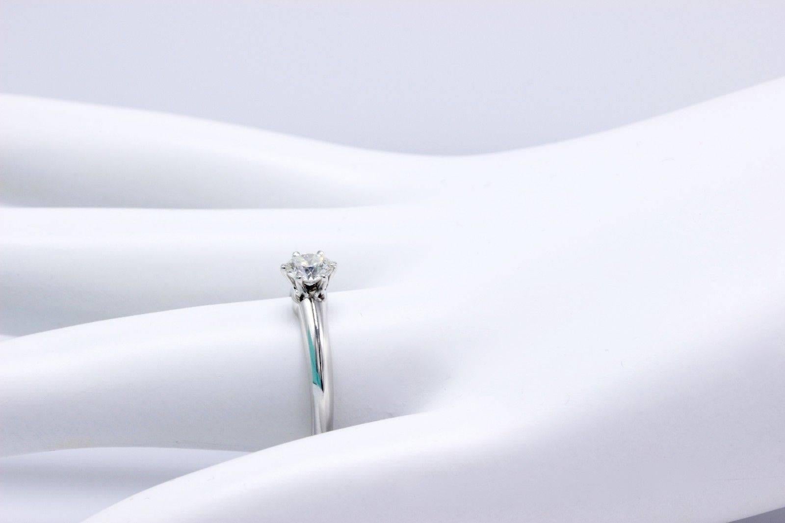 Modern Tiffany & Co. Round Brilliant 0.40 Carat I VVS2 Diamond and Platinum Ring