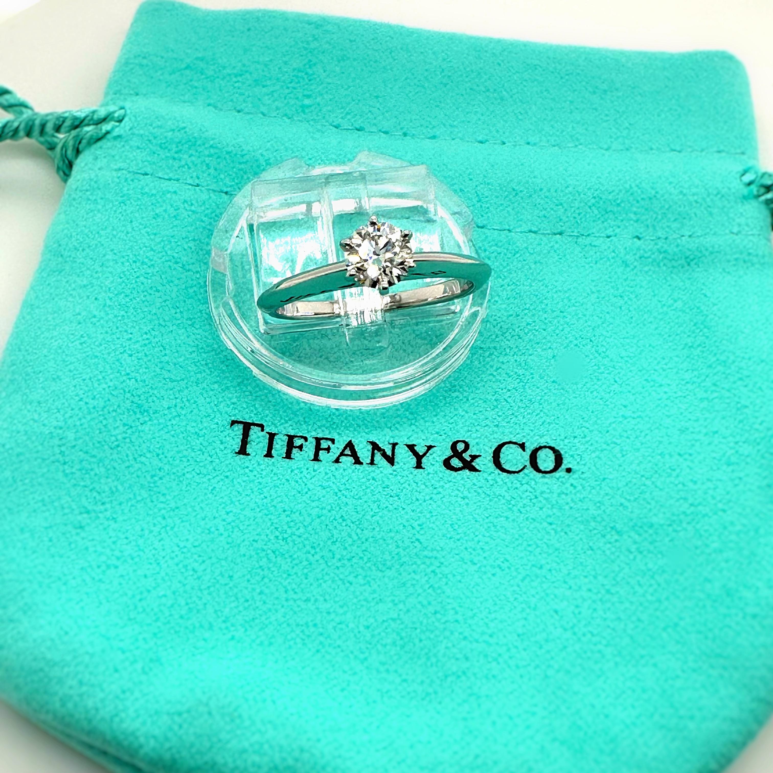 Tiffany & Co. Verlobungsring aus Platin mit rundem Brillant 0,47 Karat I VS1 Diamant im Angebot 6