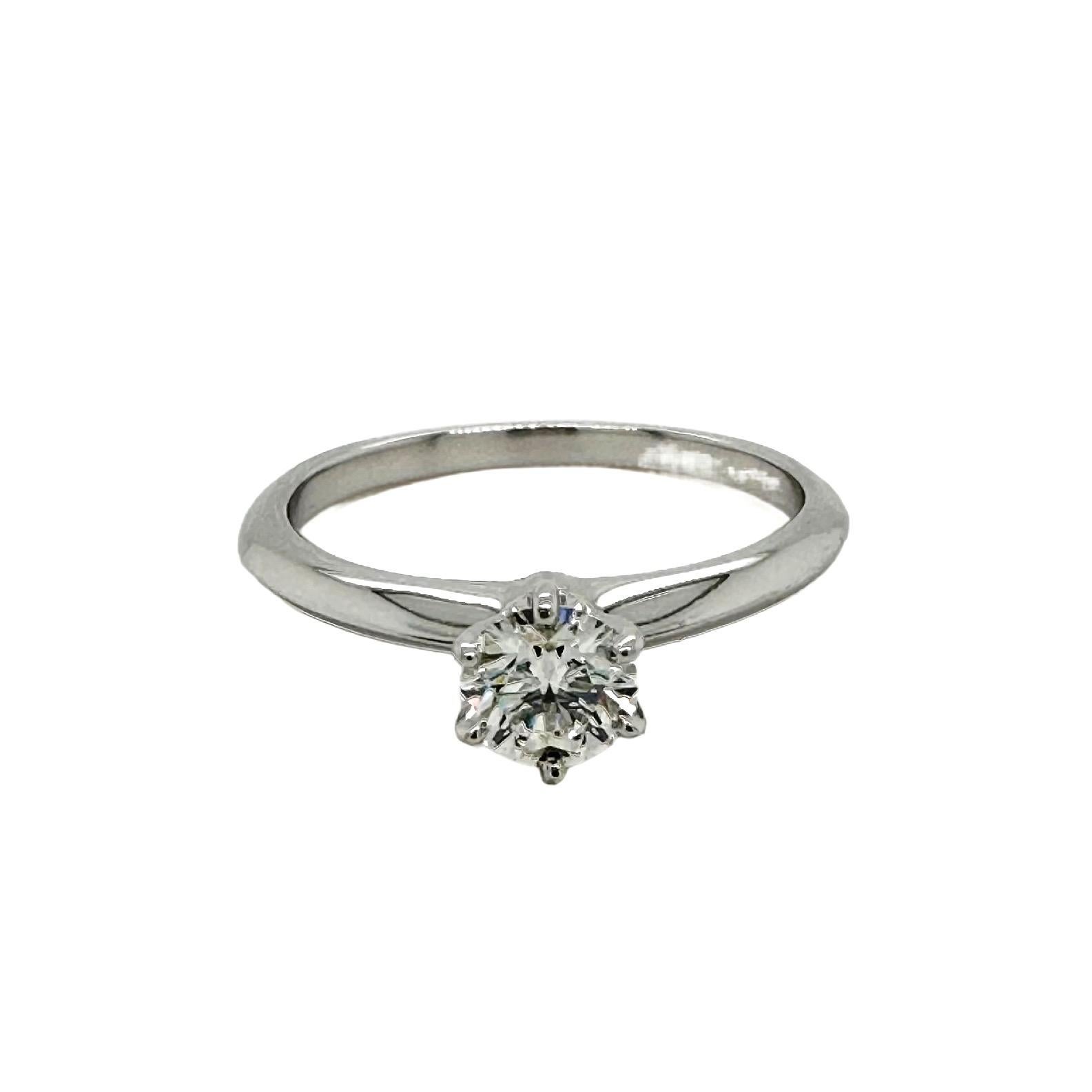 Tiffany & Co. Verlobungsring aus Platin mit rundem Brillant 0,47 Karat I VS1 Diamant im Angebot 1
