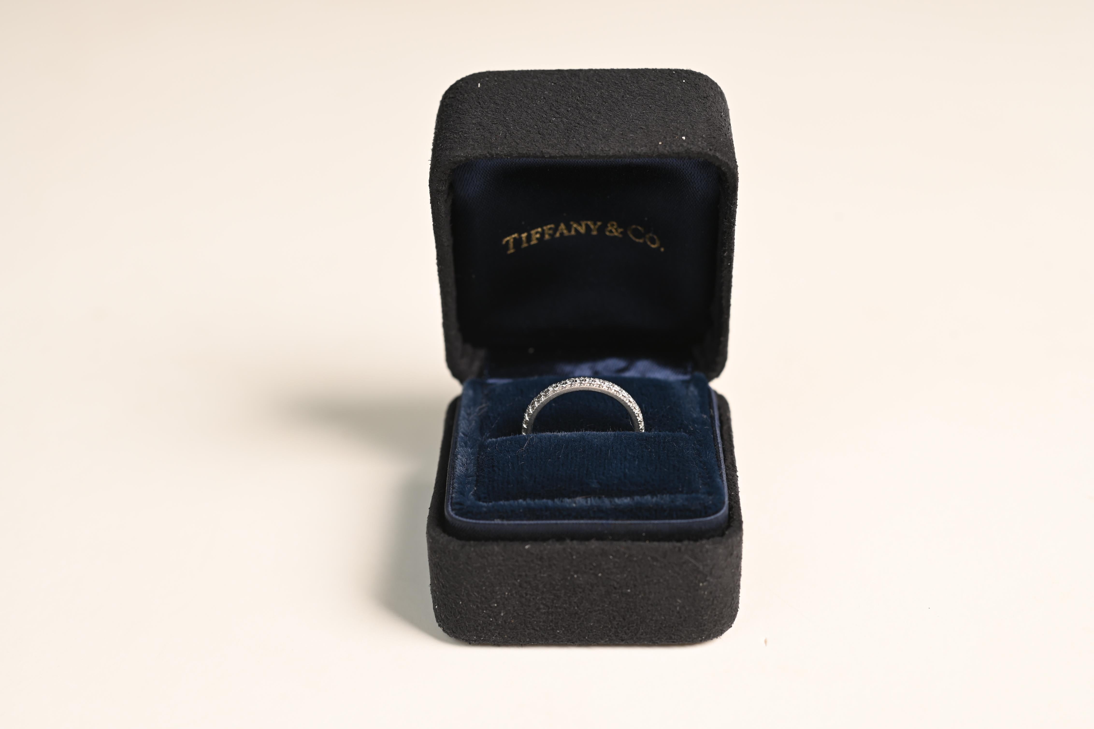 Tiffany & Co. Runder Diamantring mit Brillantschliff (ca. 0,4 Karat), Platin (Art déco) im Angebot
