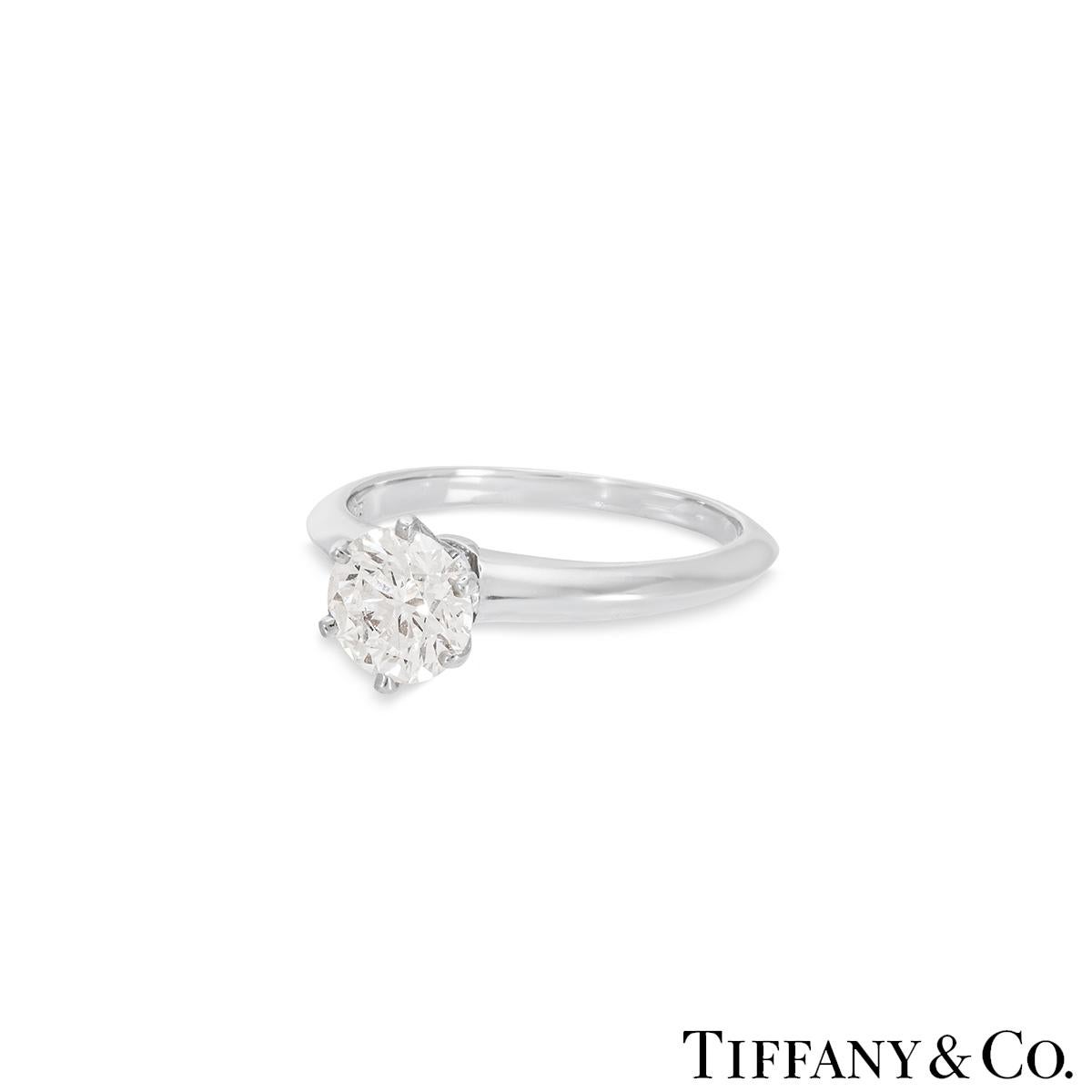 Tiffany & Co. Anillo de diamantes talla brillante redondo 1,14 quilates certificado GIA en Excelente estado para la venta en London, GB