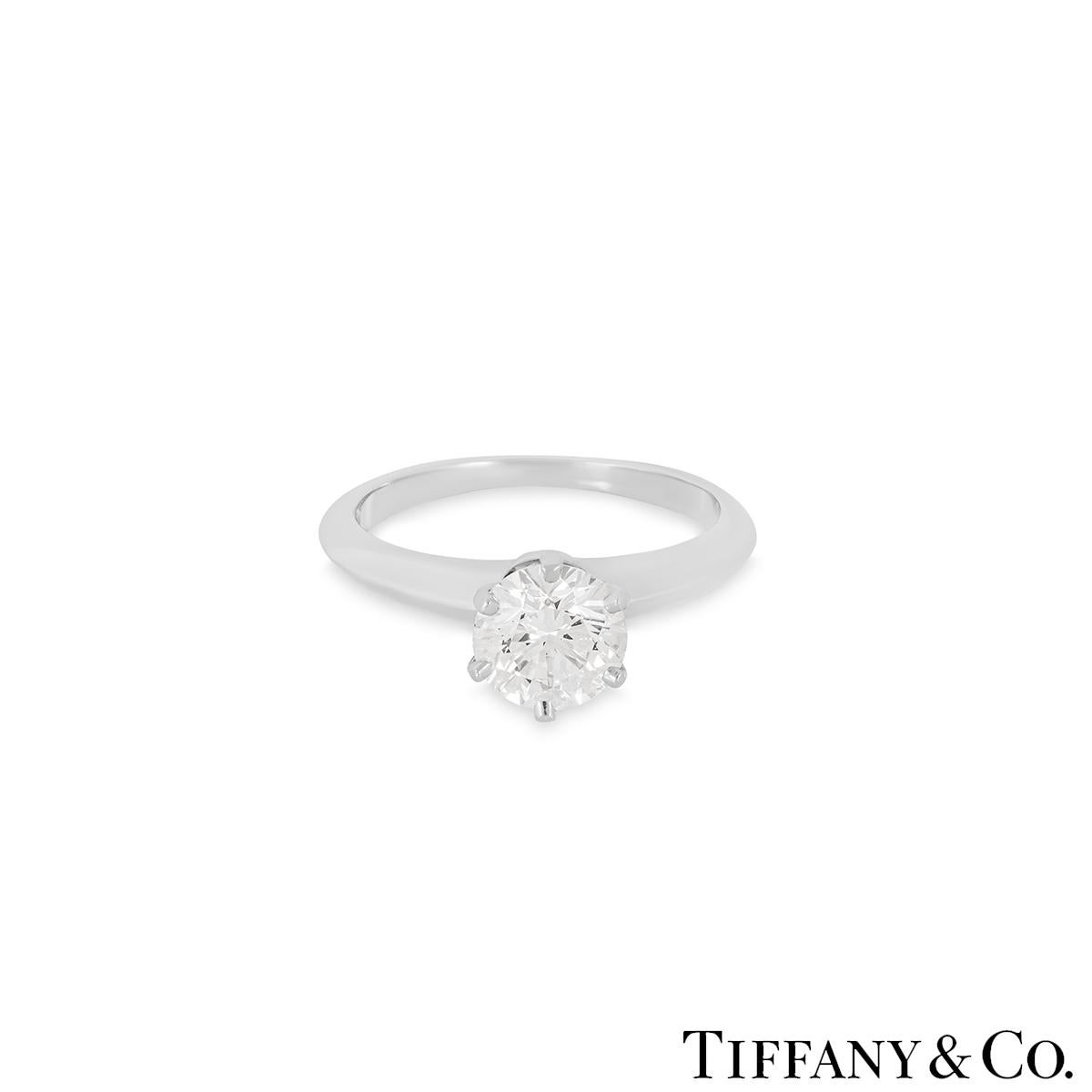 Taille brillant Tiffany & Co. Bague de fiançailles solitaire en diamant rond taille brillant de 1,05 carat H/VS2 en vente