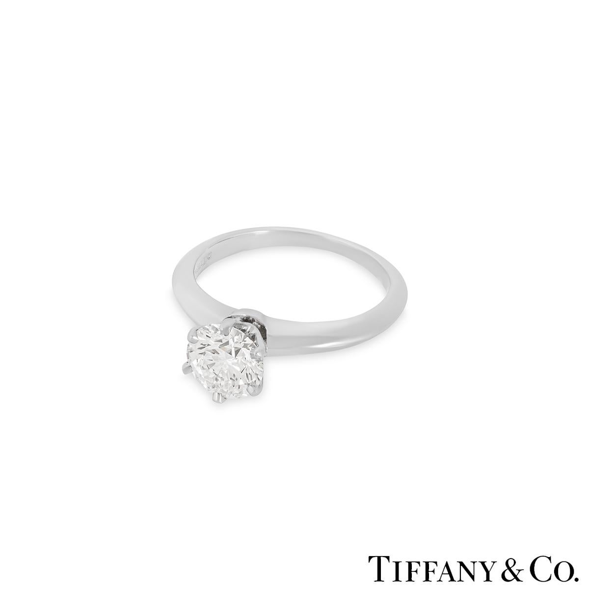 Tiffany & Co. Runder Diamant Solitär Verlobungsring mit Brillantschliff 1,05 Karat H/VS2 Herren im Angebot