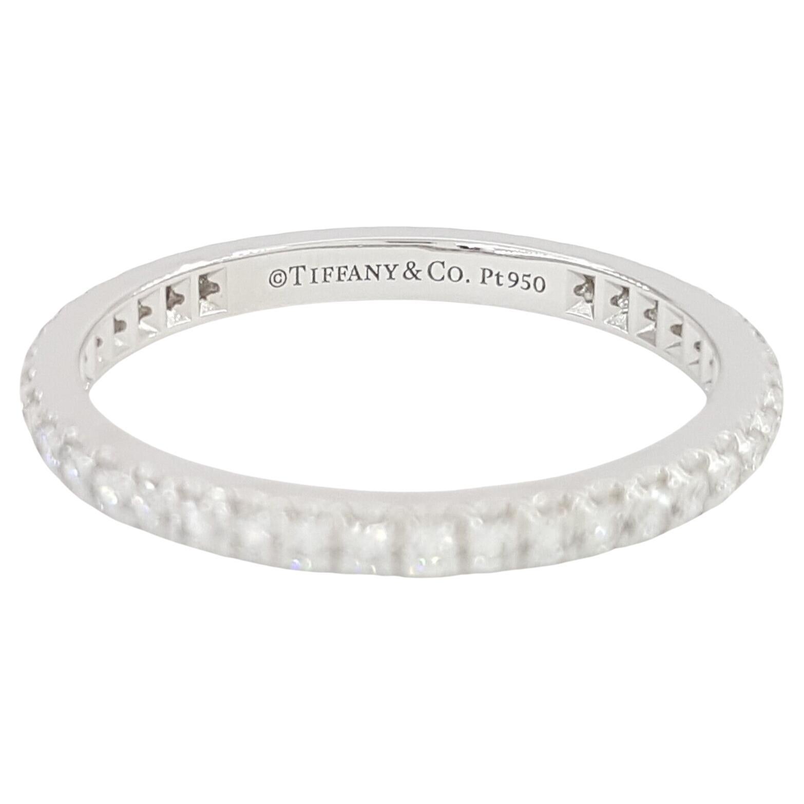 Tiffany & Co.  Bague d'éternité en diamants de taille ronde et brillante