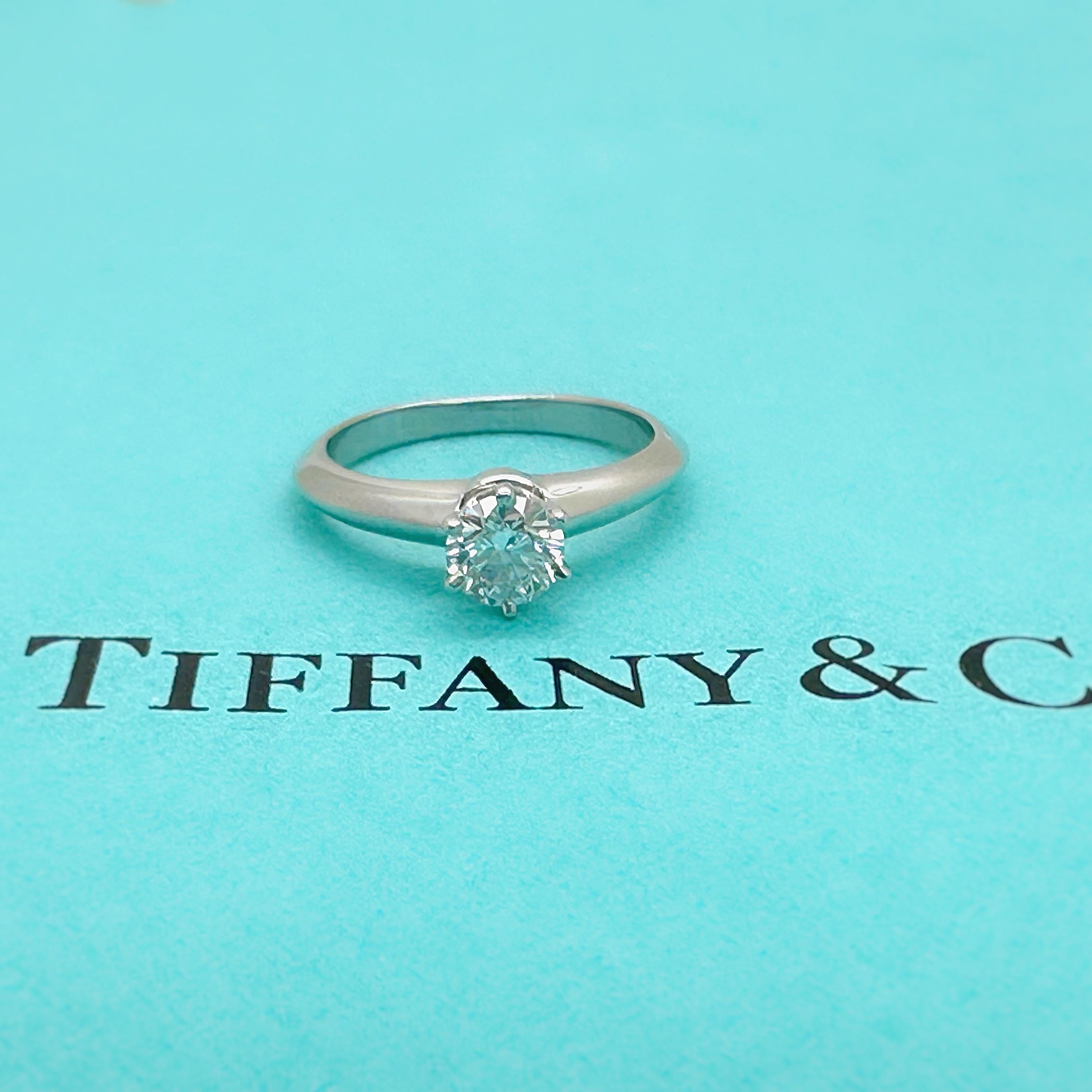 Tiffany & Co Round Brilliant Diamond 0.33 ct H VS1 Solitair Plat Engagement Ring For Sale 1