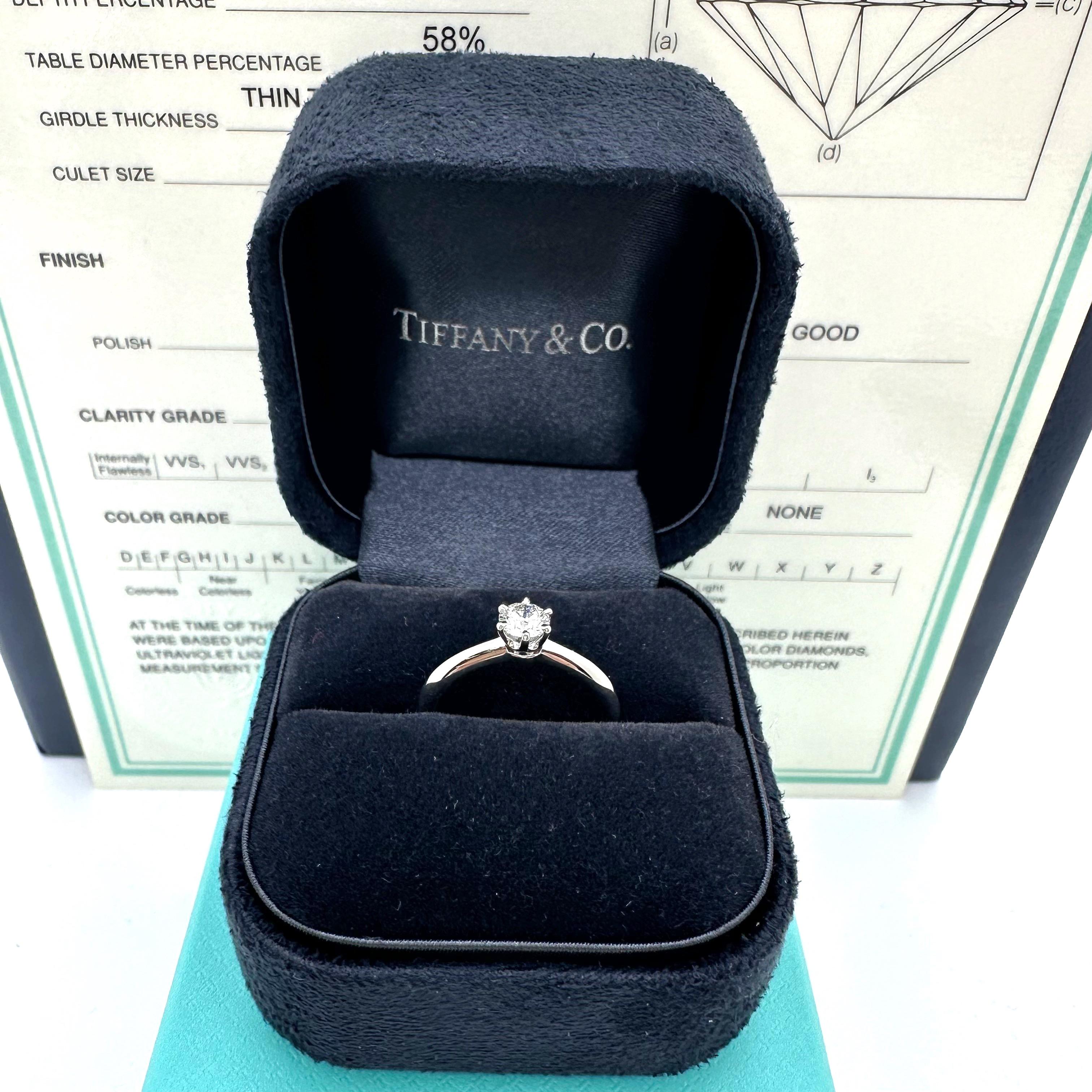 Tiffany & Co Verlobungsring mit rundem Brillanten 0,33 Karat H VS1 Solitair Platin im Angebot 2