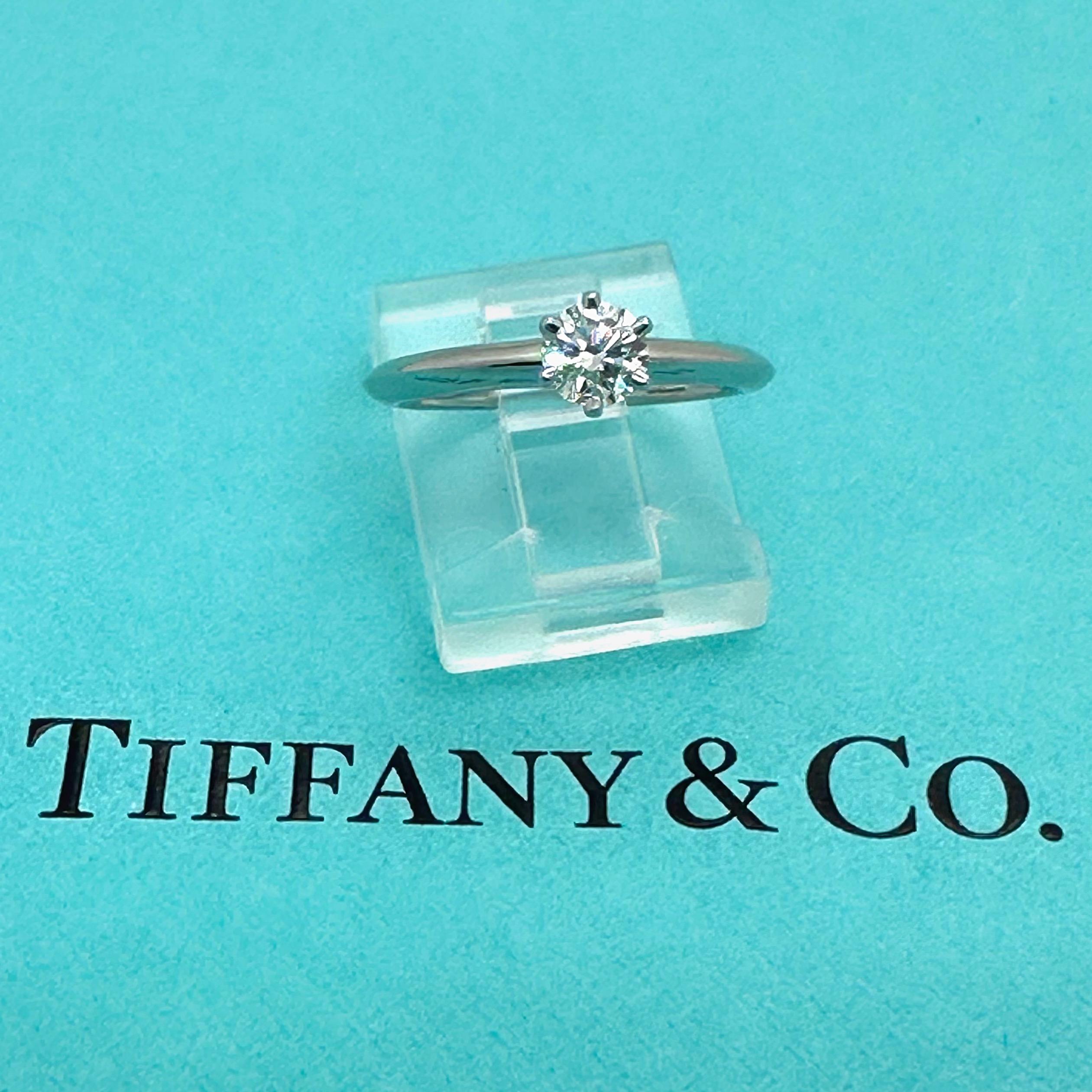 Tiffany & Co Round Brilliant Diamond 0.33 ct H VS1 Solitair Plat Engagement Ring For Sale 3